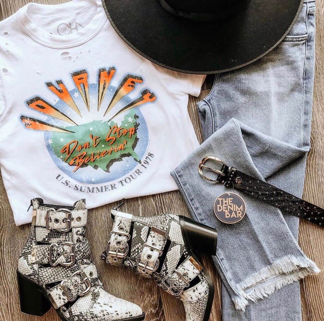 のインスタグラム：「band tee outfit inspo⚡️😍 #chaserbrand」
