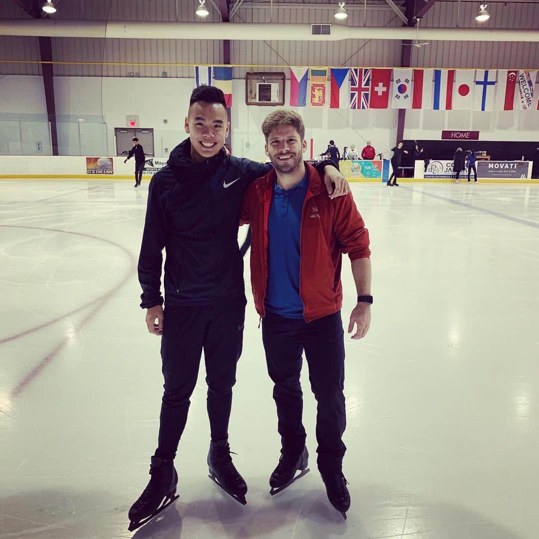 ヴォーン・チピアーのインスタグラム：「#AURASkates are #dialed.  Living the dream working with the top skaters!  #customforthewin #carbonfiber #johnwilsonblades #thenewindustrystandard」