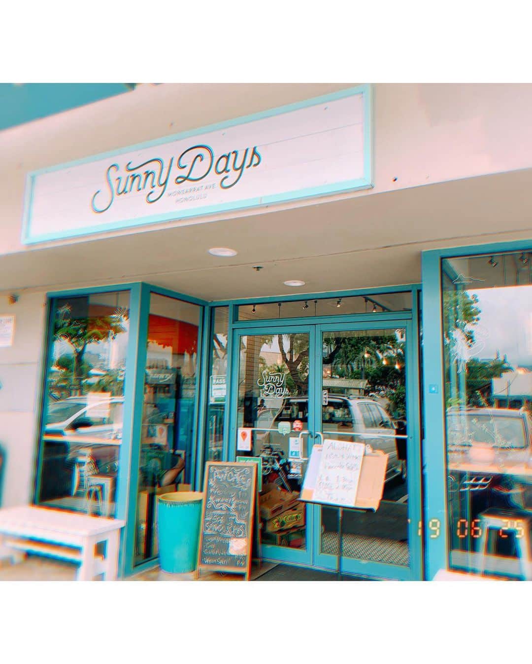 河西里音さんのインスタグラム写真 - (河西里音Instagram)「Sunny Days Monsarrat Ave Honolulu❤ ♡ エッグベネクトらぶぅ💋✨ #hawaii #sunnyday #eggbenedict  #lunch #cafe #おしゃカフェ」6月26日 8時31分 - rion_kasai