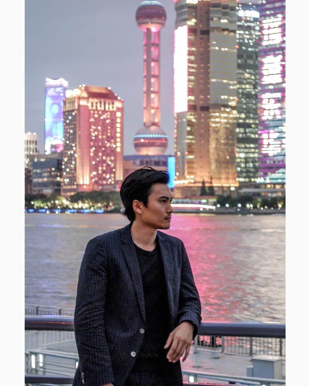 芳賀勇一さんのインスタグラム写真 - (芳賀勇一Instagram)「See the world. 上海🇨🇳 #shanghai #china #go #forward #my #way #model #actor #上海 #次は #どんな #景色 #全ては #自分次第 #世界から #学ぶ」6月26日 8時39分 - yuichihaga226