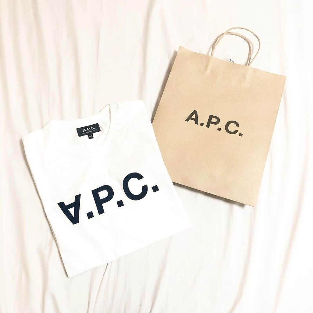 瀧本芹奈さんのインスタグラム写真 - (瀧本芹奈Instagram)「✯ . @apc_paris  #apc . 新しいTシャツを新調🖤💝 夏は月1でTシャツ買おう♡ . . . #巡り合わせ . #Tシャツ #あーぺーせー . #カフェすきな人と繋がりたい  #スヌーピー好きと繋がりたい  #おしゃれさんと繋がりたい . #トータルコーディネート #購入品 #おしゃれ #お買い物 #カジュアルコーデ . #三宮SERINA #三宮ヘアセット #三宮ヘアアレンジ #三宮メンズカット #三宮カフェ #三宮ランチ . #神戸大学 #ベルェベル . #洋服好きな人と繋がりたい  #夏服 #サマーガール #カジュアル #apcparis  #apctshirt」6月26日 8時39分 - serina_takimoto