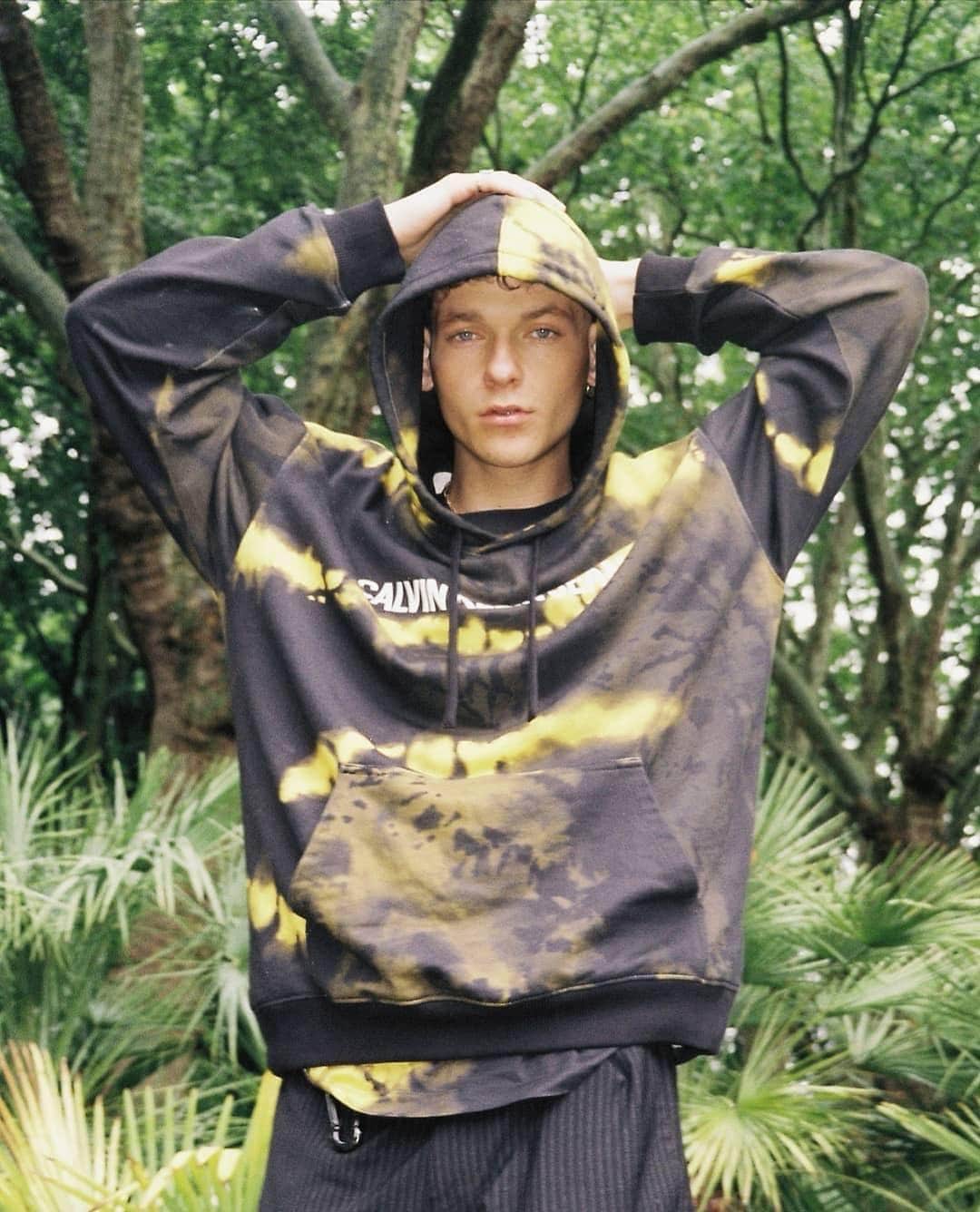 のインスタグラム：「Style it #CKFestival: @jackthorpes gets set for the season with our relaxed #tiedye logo hoodie. What’s your go-to #festival look? #STYLEMYCALVINS 📸: @nathananthonyb ⠀⠀⠀⠀⠀⠀⠀⠀ Tap to shop ⤴️」