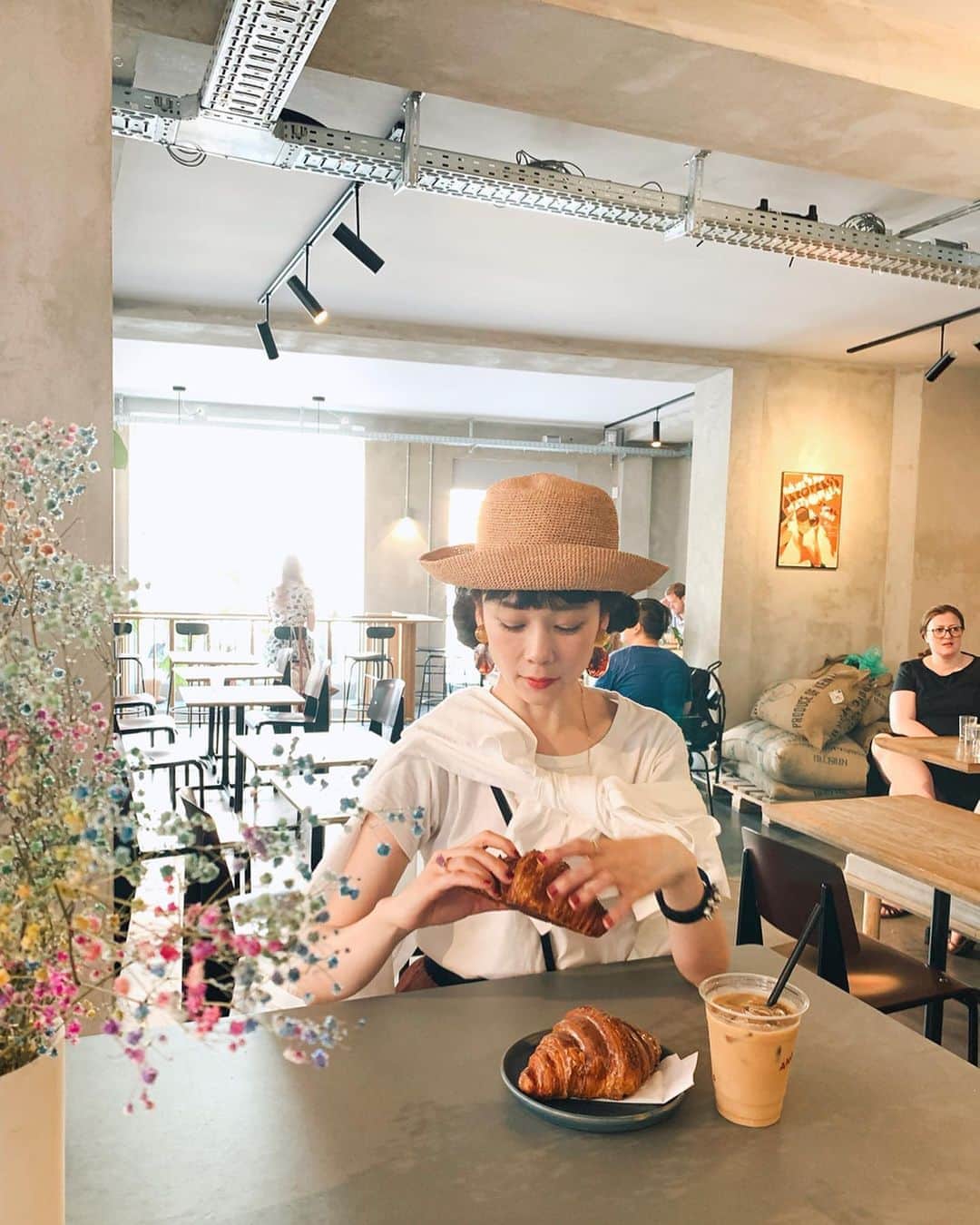のインスタグラム：「コペンハーゲン🇩🇰🥐世界一美味しいシナモンクロワッサン見つけた💁‍♀️ #クロワッサン #🥐 #デンマーク #コーヒー #cafe #morning #coffee #croissant #denmark🇩🇰」