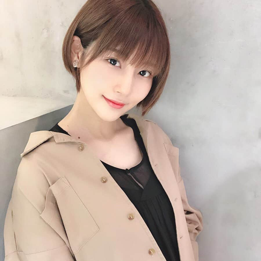 蒼川愛さんのインスタグラム写真 - (蒼川愛Instagram)「思い切ってばっさりショート✂️ この長さはじめてかも、、！♡すぐ乾くし楽すぎる♨︎」6月26日 19時12分 - tougarashi_suki