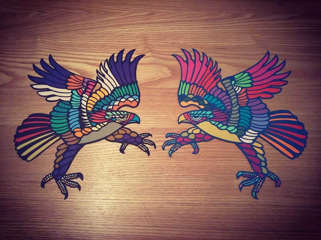 青木文明さんのインスタグラム写真 - (青木文明Instagram)「決まり事がないから面白い！  鷹だけど… 鷹に見えない人にだっていくらなんでも羽があるんだから鳥には見えるでしょ？？ それでいいじゃないですか(^_^) #決まり事はなし #自由 #芸術 #アート ーーーーーーーーーーーーーーーーーーーーーー #Atelier武蒼（アトリエムソウ） #切絵師 #カミキリビト #切り絵 #作家 #男 #九州 #鹿児島 #いちき串木野 #世界に一つ #唯一無二 #一点物 #祝 #結婚式 #ウェルカムボード #結婚祝い #結婚式ウェルカムボード  #design #art #美術 #手作り#手仕事 #手作業 #職人  #日本 #japan」6月26日 19時04分 - musou23