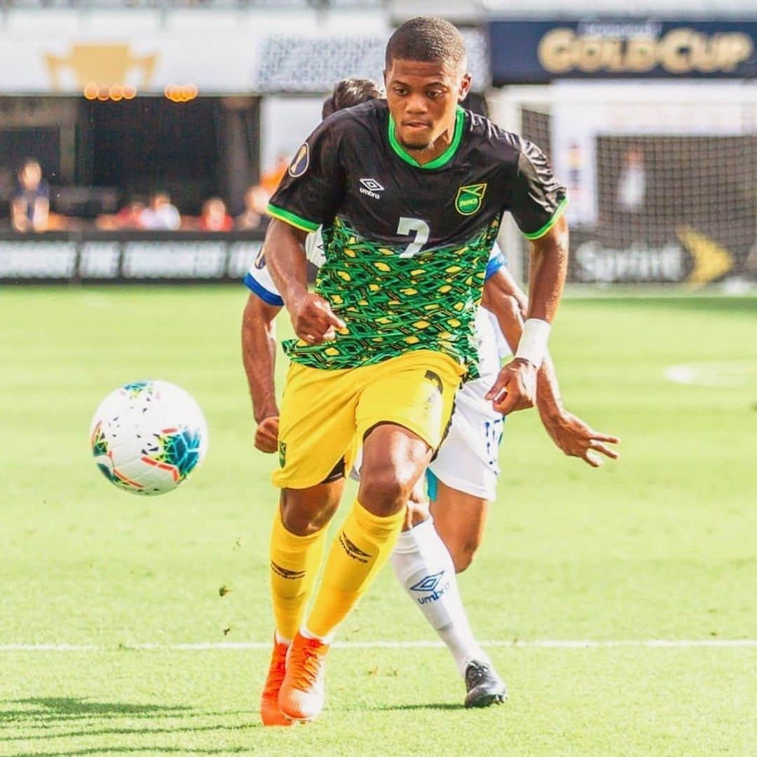 バイエル・レバークーゼンさんのインスタグラム写真 - (バイエル・レバークーゼンInstagram)「@leonbailey_9 and @jff_football reached the @goldcup quarterfinals! Congratulations Leon! ⚫️🔴🦁 #InternationalWerkself #repost @leonbailey_9 #Bayer04」6月26日 19時18分 - bayer04fussball