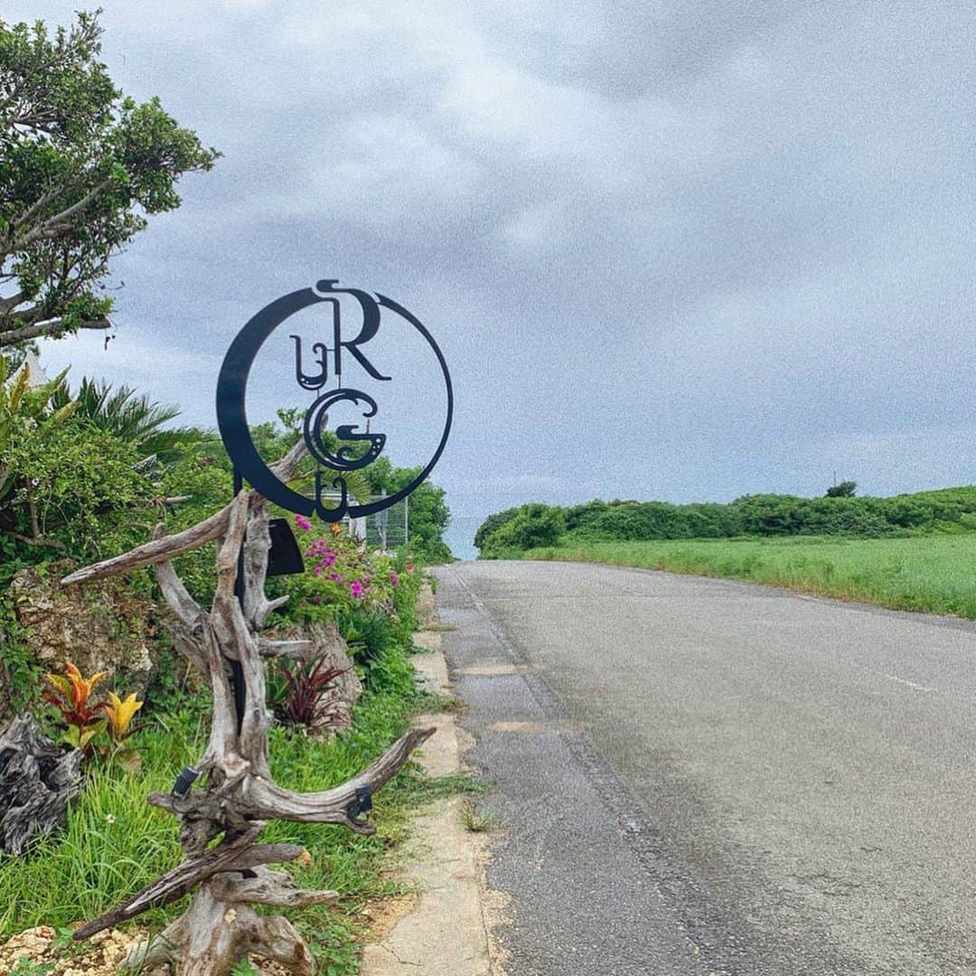 yuikoさんのインスタグラム写真 - (yuikoInstagram)「. 今回の宮古島ステイ先は友達が働いてる @rugu.miyakojima 🌿宮古島初のグランピング施設で、4人泊まれる一棟貸切部屋に泊まったよ👧🏽👧🏻👧🏼 人生で1番贅沢なBBQもして、自然といちいちオーバーリアクションになってしまうくらい(笑)とにかく全部が美味しかった🥺🥓 宮古島行く時は絶対またruguに泊まりたい🔥 @mitsugu_ogawa が満点な笑顔と面白さとホスピタリティでお出迎えしてくれます👦🏿(笑)貢ほんとにありがとう〜！楽しかった✌︎ たったの3日しかいなかったけど、すごい宮古ロス☺️次回のプランも決めたし#早 ほんとまたすぐ行きた〜い😭♡！ . #rugu#宮古島#miyakoisland」6月26日 19時25分 - _yuiko__