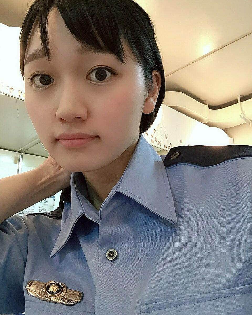 松浦景子さんのインスタグラム写真 - (松浦景子Instagram)「先日、新喜劇で警官役をやらしてもらったので記念に。 　#怒られるわ  #川口春奈 さん #ちゃっかりタグ付け  #吉本新喜劇#よしもと新喜劇 #新喜劇#警官#婦警#警官役#婦警さん  #警官コスプレ  #松浦景子 #バレリーナ芸人 #モノマネ#ものまね #そっくりさん#クリソツ 2割だけ#顔だけそっくりさん #お笑い#お笑い芸人#芸人#女芸人 #申し訳ございません」6月26日 19時31分 - pinkpinks13