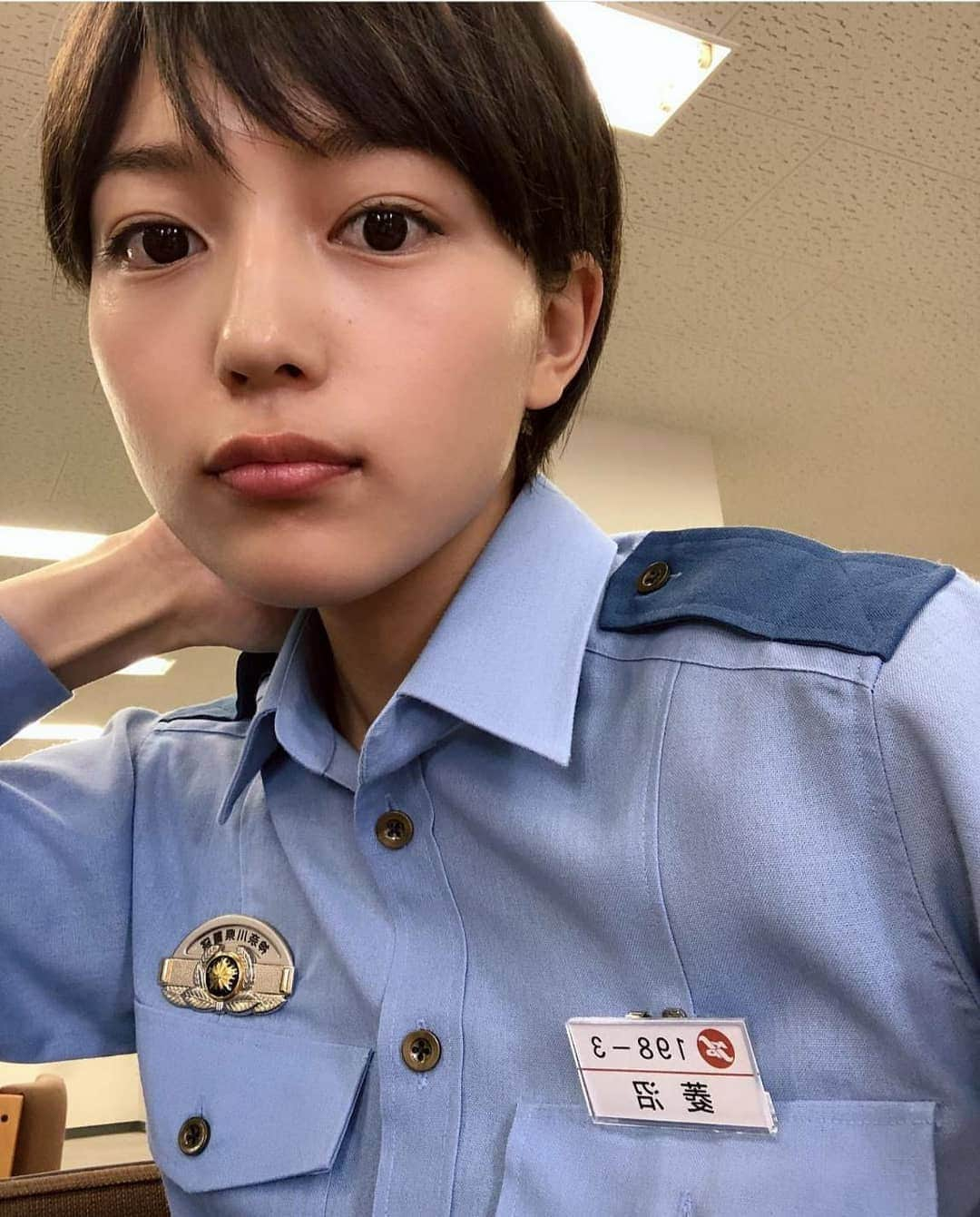 松浦景子さんのインスタグラム写真 - (松浦景子Instagram)「先日、新喜劇で警官役をやらしてもらったので記念に。 　#怒られるわ  #川口春奈 さん #ちゃっかりタグ付け  #吉本新喜劇#よしもと新喜劇 #新喜劇#警官#婦警#警官役#婦警さん  #警官コスプレ  #松浦景子 #バレリーナ芸人 #モノマネ#ものまね #そっくりさん#クリソツ 2割だけ#顔だけそっくりさん #お笑い#お笑い芸人#芸人#女芸人 #申し訳ございません」6月26日 19時31分 - pinkpinks13