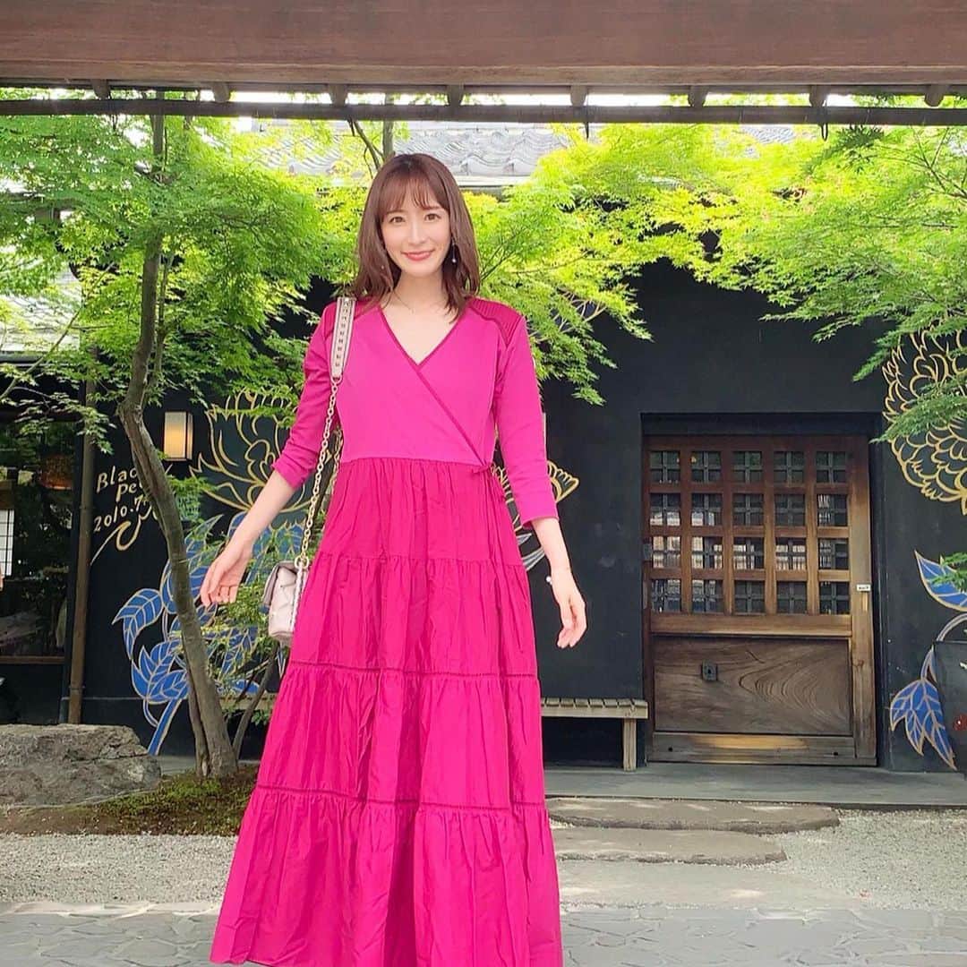 BORDERS at BALCONYのインスタグラム：「可愛い #pink の「BALLERINA MAXI DRESS」です。  @mayukobayashii 様、きれいにご着用していただき、ありがとうございます。⁠⠀ #pink の「BALLERINA MAXI DRESS」、@bordersatbalcony_official のオンラインショップでお買い求めできます。  夏の旅行に行くときに、是非連れていてください」