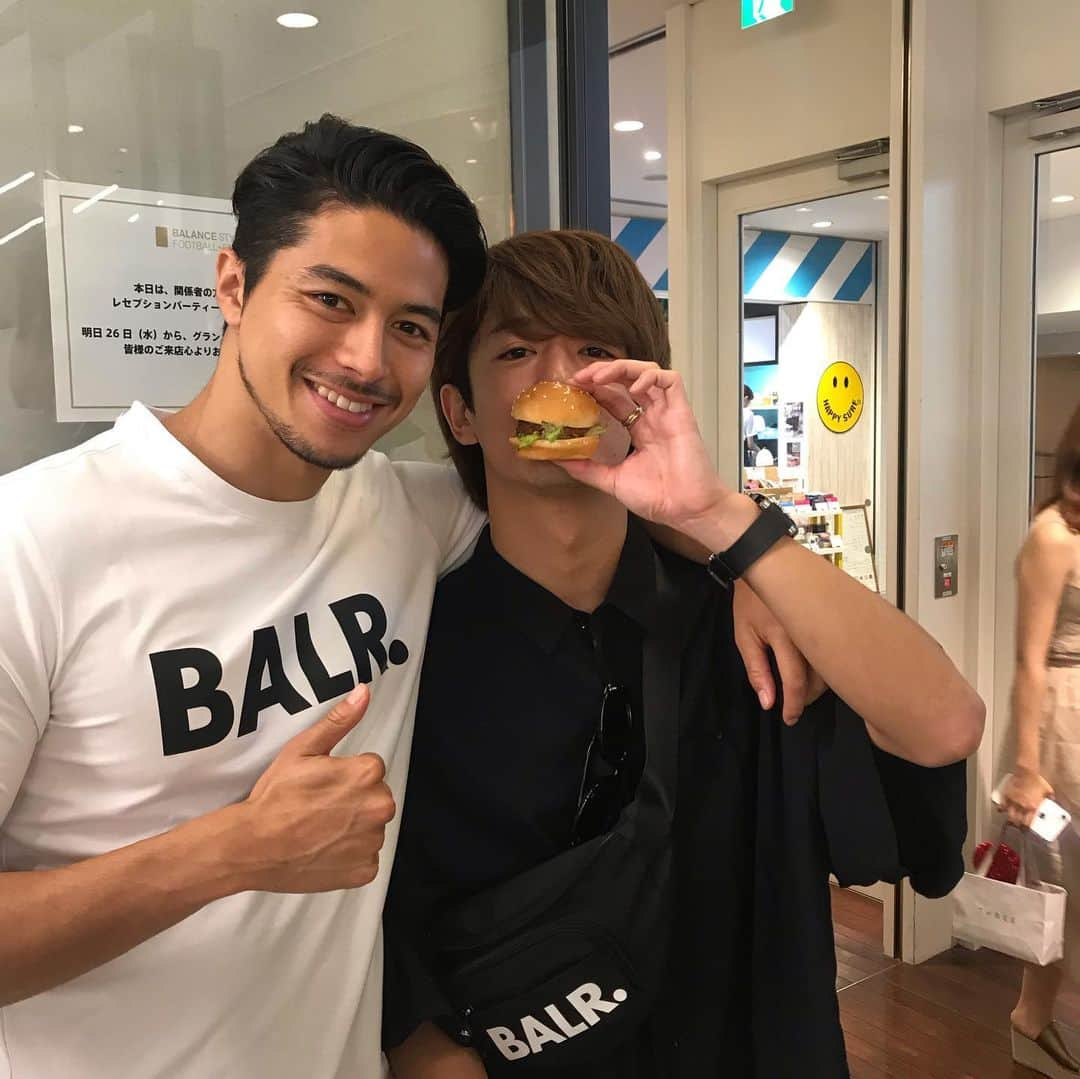 大倉士門さんのインスタグラム写真 - (大倉士門Instagram)「マイト。同い年。 キリッの顔とタレッの顔。 マイトは一人焼肉ばっかり。 陽介くんに会ったのに ご飯行ってくれへんくて かっこいい去り方された。」6月26日 19時39分 - shimonsmile