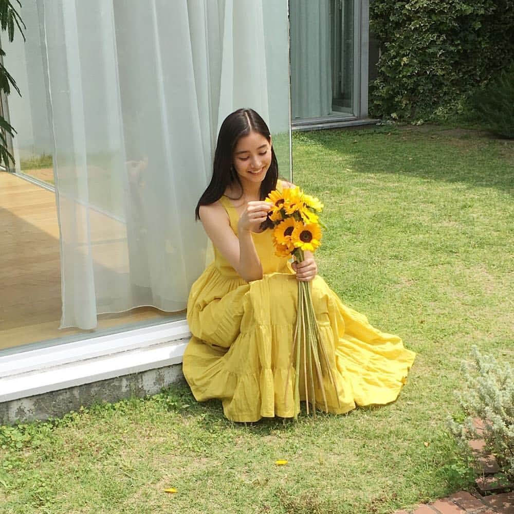 週刊少年マガジンのインスタグラム：「発売中の週刊少年マガジン 30号に  #新木優子さん！﻿ この夏の話題作 #トイ・ストーリー4 吹き替え版では、声優にも初挑戦した大人気女優がマガジンの巻頭グラビアに初登場！ ﻿ ﻿ 撮影 /  倉本GORI﻿ スタイリング / 高野夏季﻿ ヘアメイク / 中山友恵（ThreePEACE）﻿ デザイン / 坂上和也 (banjo)﻿ ﻿ ﻿ #Instagram限定 #オフショット #レアショット」