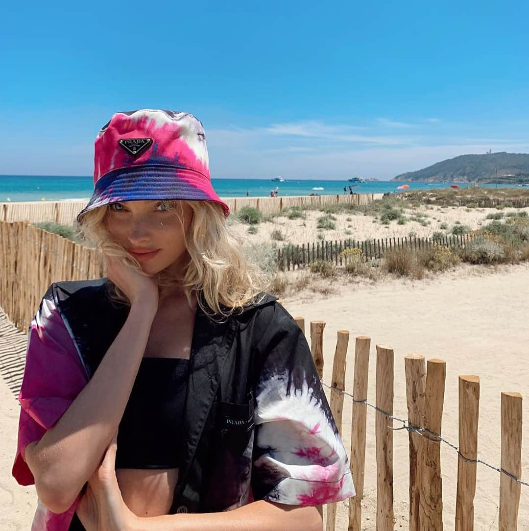 Blonde Saladさんのインスタグラム写真 - (Blonde SaladInstagram)「WHAT DOES A CELEB WEAR AT THE SEASIDE?🐚Here all the inspo you’ll need to make the beach your next runway🌊Who’s your fav? #theblondesalad #beachwear #fashion #trend #apparel #elsahosk #valentinaferragni #veronicaferraro #neginmirsalehi #leoniehanne #brittanyxavier #sincerelyjules」6月26日 19時54分 - theblondesalad