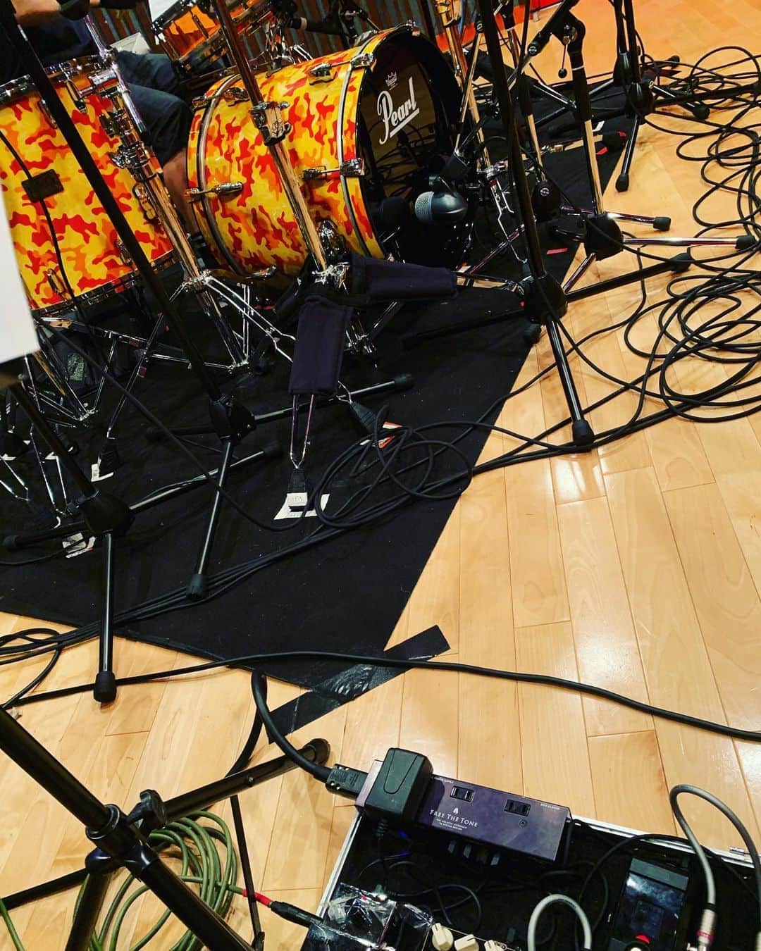 Ikuoさんのインスタグラム写真 - (IkuoInstagram)「レコーディング終了‼️ 今回もとてもいい曲でした！ 淳士くんとバッチリやってきました😁  #ikuo  #bassist  #vivie #markbass #espamaze  #rhinotes #limetoneaudio」6月26日 19時51分 - ikuobass
