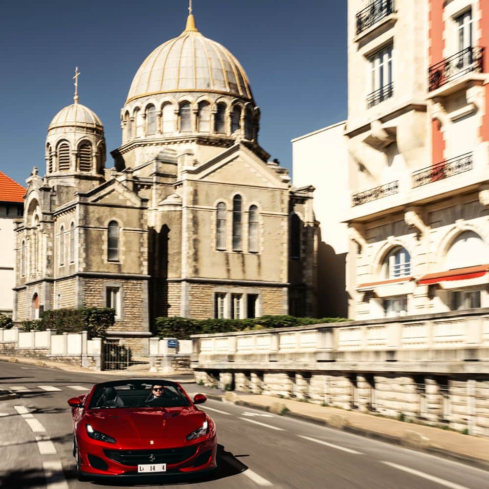 フェラーリさんのインスタグラム写真 - (フェラーリInstagram)「Explore breathtaking locations with a model made for supreme versatility fuelled by an exceptional V8 powertrain.#FerrariPortofino #Ferrari #DrivingFerrari #DreamCar」6月26日 19時53分 - ferrari