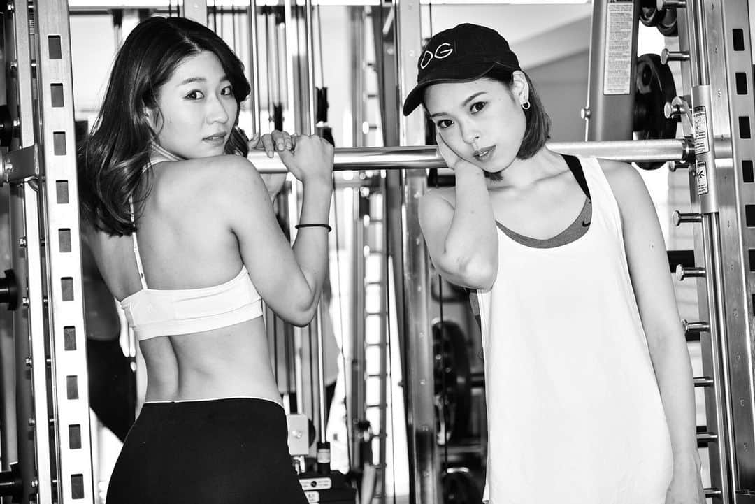Chiharuのインスタグラム：「そう言えば今日は会社設立2周年です☺️早いものだなぁ〜 2年前からどれくらい成長できたかな。周りの人、クライアントの皆さんに成長させられています😌✨有り難いです本当。 . 「人を豊かにする仕事をする」にこれからも誠実に謙虚に努めていきます🥰 、 写真は約2年前。サラも私も、身体も心も成長したね😁✨ 仕事もプライベートも充実させていこう💖 いつもありがとう！！！ , #さらちは #トレーニング女子  #フィットネス #筋トレ女子  #赤坂パーソナルトレーニング  #赤坂 #パーソナルトレーニング #はまっこ #ありがとう #fitness #workout #workoutfashion  #training #japanesegirl」