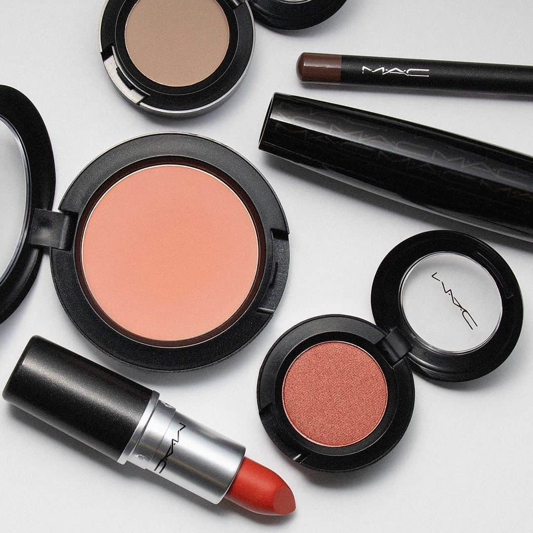 M·A·C Cosmetics Canadaさんのインスタグラム写真 - (M·A·C Cosmetics CanadaInstagram)「@CHERMYCLOSET captures the latest trends with her curated collection of copper and orange tones. MAC X @CHERMYCLOSET Available 06/27 Exclusively at @HUDSONSBAY $65.00 CAN ($141.00 CAN Value) #MACCANADIANORIGINAL」6月26日 20時13分 - maccosmeticscanada