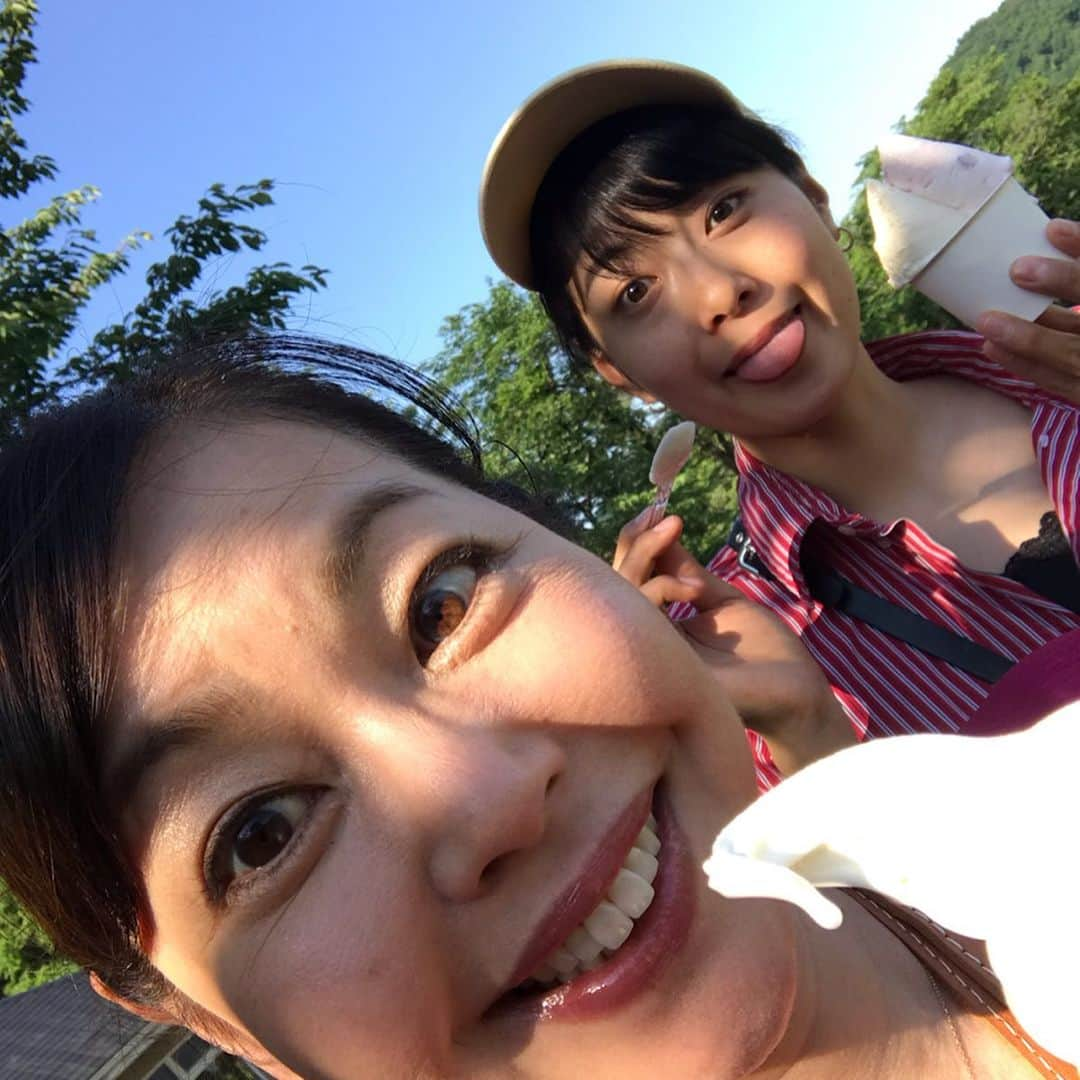 竹岡圭さんのインスタグラム写真 - (竹岡圭Instagram)「しかし、このお馬さんたちのカメラ目線が熱い😅 そして、ここのソフトクリーム、私好みのアッサリ系でめちゃウマでーす🍦@服部牧場 なかなか日本！〜高速道路女子旅〜tvk毎週月曜日20時55分〜（tvk映らない方もhttp://www.tvk-yokohama.com/naka_jpn/本編動画ONAIR翌日以降見られます）」6月26日 20時08分 - kei_takeoka