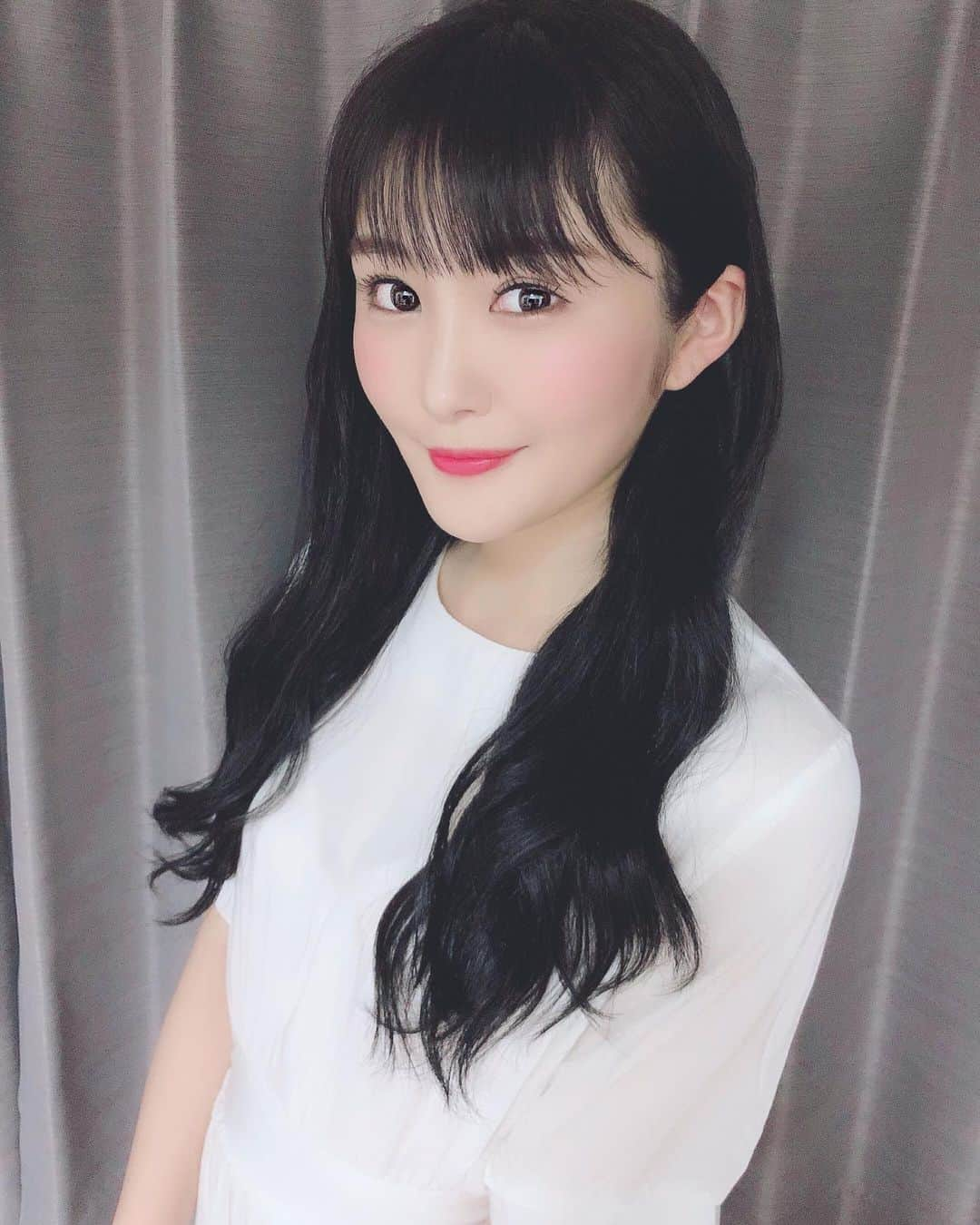 川上礼奈さんのインスタグラム写真 - (川上礼奈Instagram)「. こんな真っ白なワンピース 久々に着たかも☺️💕 たまにはいいなぁ〜〜！ #れなぴょん私服」6月26日 20時10分 - kawakami_rena