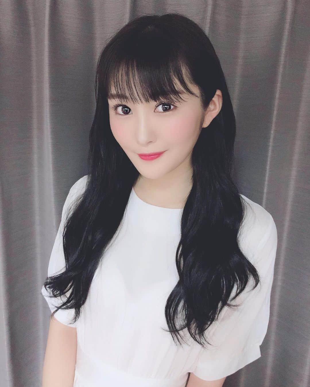 川上礼奈さんのインスタグラム写真 - (川上礼奈Instagram)「. こんな真っ白なワンピース 久々に着たかも☺️💕 たまにはいいなぁ〜〜！ #れなぴょん私服」6月26日 20時10分 - kawakami_rena