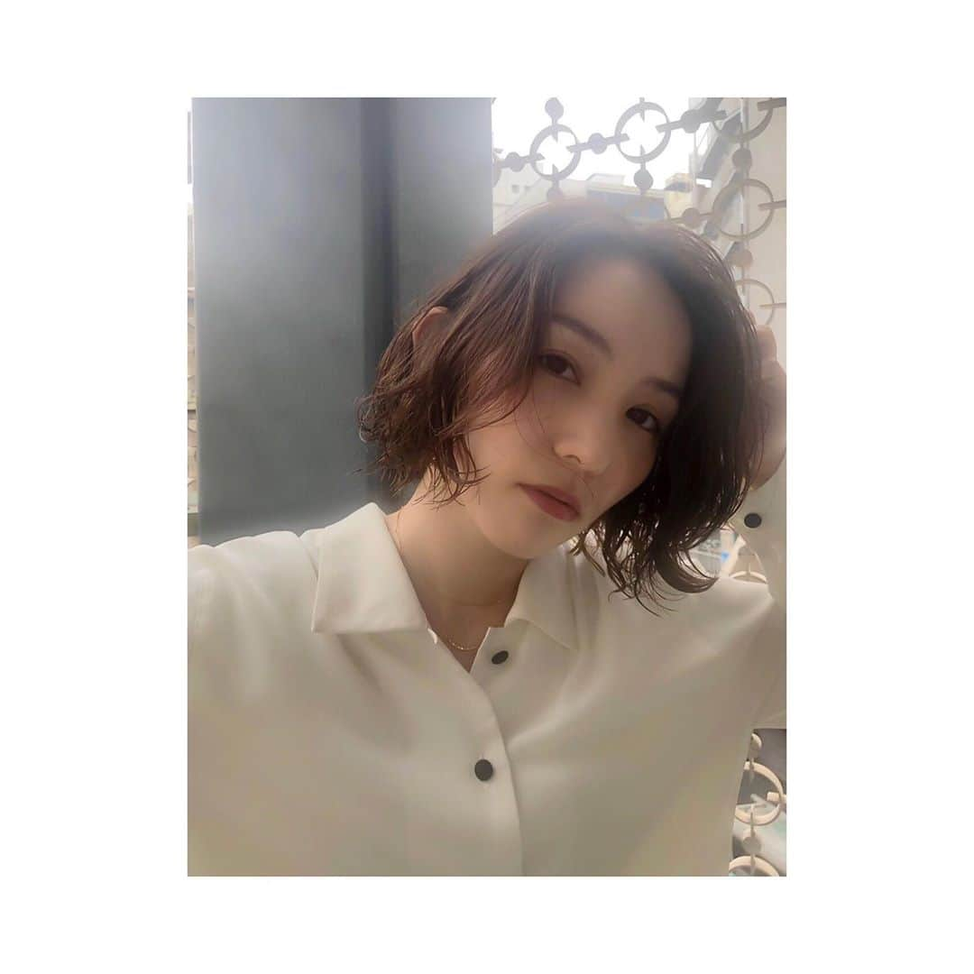 徳永えりさんのインスタグラム写真 - (徳永えりInstagram)「... 髪を切りました💇🏻‍♀️ 久しぶりにパーマも🌿 私の理想を叶えて、更に越えてくれる卓摩カット✂︎✨ いつも最高ありがとう🙏」6月26日 20時14分 - eri_tokunaga.official