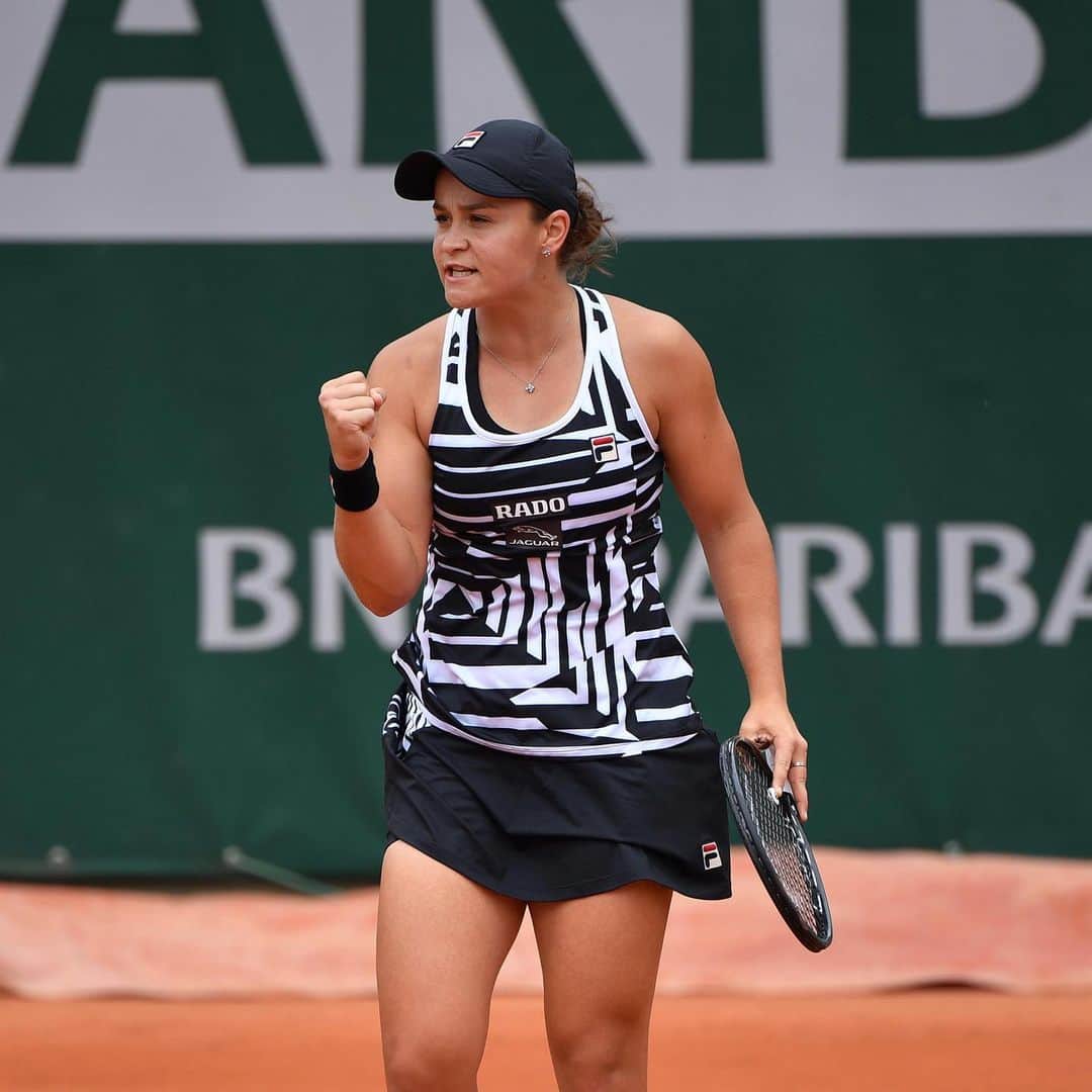 のインスタグラム：「Hard work, determination and creativity. That’s how our YoungStar Ash Barty made it to the top of the world rankings. Go Ash! #MasterOfMaterials #RadoYoungStar #RadoTennis #Champion #AshBarty #Tennis」