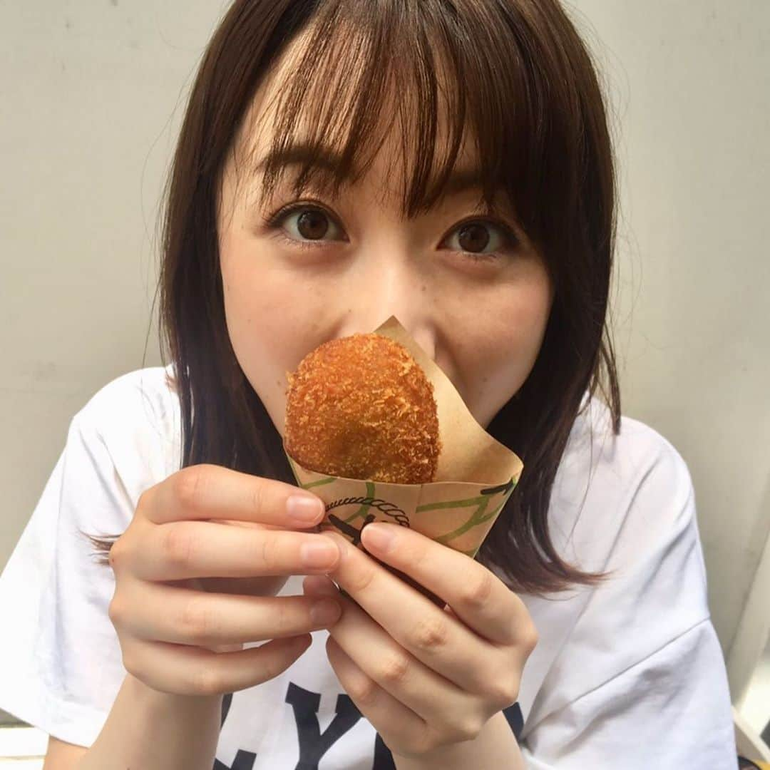 上山真未さんのインスタグラム写真 - (上山真未Instagram)「お伊勢さんグルメも満喫しました🍴💓 ＊ ＊ #豚捨 のコロッケ ♪ #手こね寿司 ♪ #赤福氷 ♪ 三重の #地酒 ♪ ＊ ＊ ✏️ #上山真未」6月26日 20時24分 - ueyama_mami