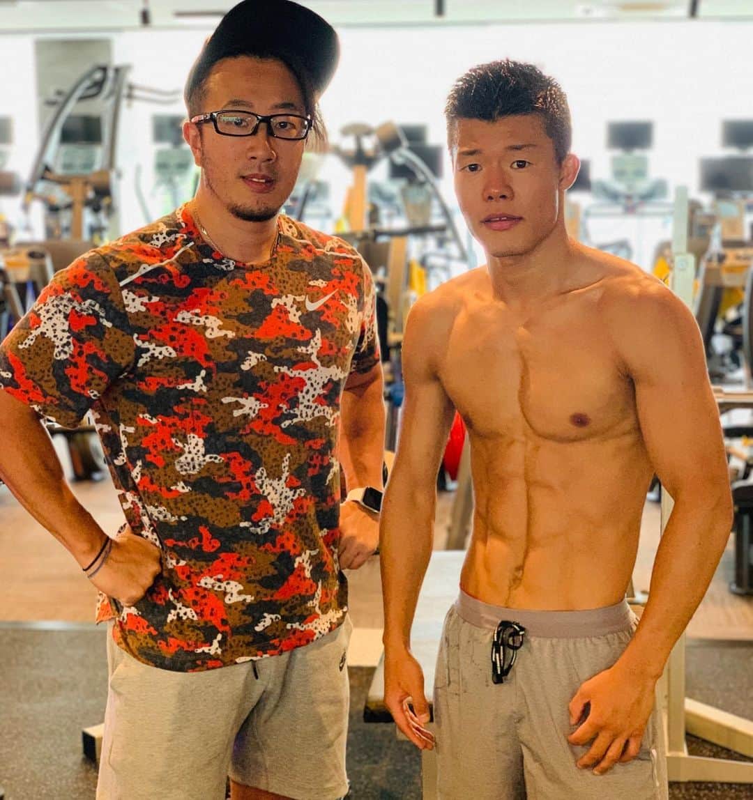 のインスタグラム：「今回のフィジカルのトレーニングが全て終了した。 今回の試合に向けて、新しく鬼のフィジカルトレーナーの秀島さんに見てもらってからめちゃパワーアップした。 パワーだけじゃなく根性がついた！ めちゃめちゃしんどいトレーニングやったけど、そのぶん今までで一番成長できた。 秀島さん、B2ファクトリーの皆さんありがとうございました！！ あとは試合でこの力を出すだけやな^_^ 楽しみにしていてください💪  Contentos porque hoy terminamos parte de la preparación física, y los resultados se verán este 13 julio, vamos con todo 💪💪💪 #champion #亀田和毅 #champion @b2factory1192」