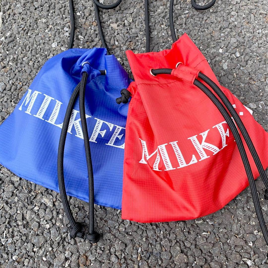 MILKFED.さんのインスタグラム写真 - (MILKFED.Instagram)「<<NEW ARRIVAL>>﻿﻿ ﻿ 巾着型のショルダーバッグは﻿ 夏に持ちたいポップなカラー展開！﻿ フェスなどレジャーシーンにも﻿ ぴったりな軽量素材。﻿ ﻿Tシャツコーデにもぴったり♡  LOGO PRINT PURSE ¥4,000+TAX﻿ ﻿ ﻿ #milkfed #milkfedjp﻿﻿ #ミルクフェド ﻿ #casualstyle ﻿﻿﻿﻿﻿﻿﻿﻿#bag #ガーリーストリート﻿﻿﻿﻿﻿ ﻿﻿ ﻿」6月26日 11時41分 - milkfedjp