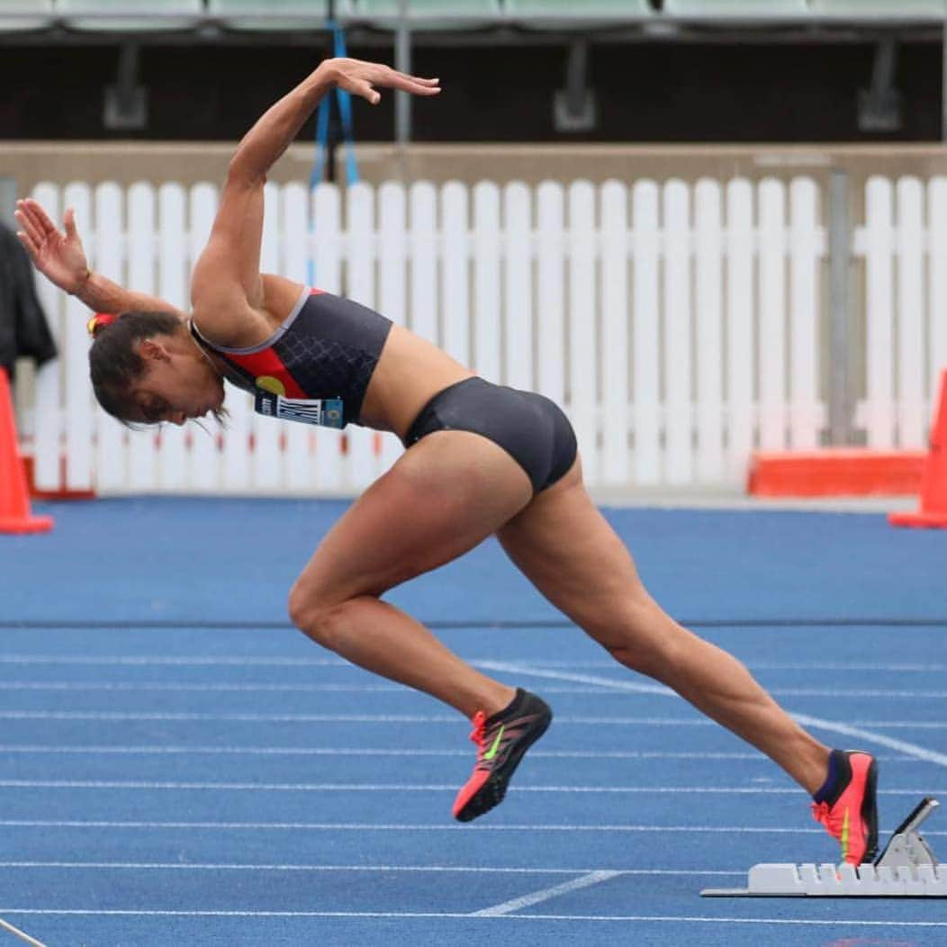 Angeline BLACKBURNのインスタグラム：「Bring on the 2019 Oceania Athletics Championships 💛💚 Photo credit: Natalie Hanna #takeoff #athletics #australia #trackandfield #sprinter #400m #Townsville」