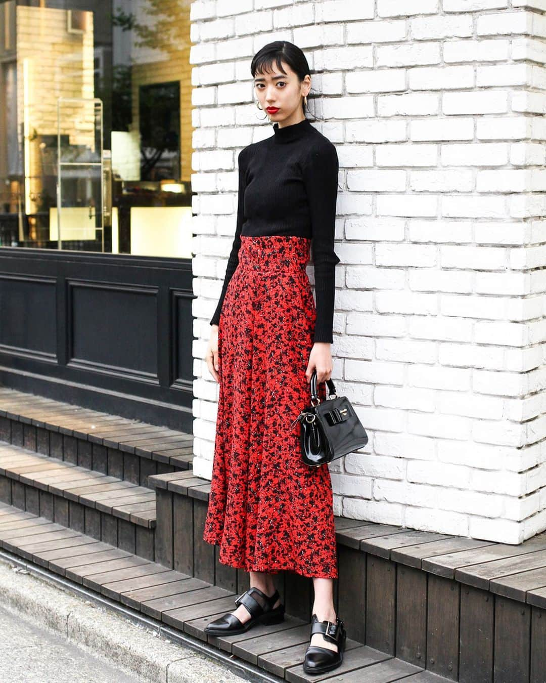 Fashionsnap.comさんのインスタグラム写真 - (Fashionsnap.comInstagram)「【#スナップ_fs】 Name 晶  Shirt #EMODA Skirt #CLANE Bag #SamanthaVega Shoes #MURRAL  #fashionsnap #fashionsnap_women」6月26日 12時00分 - fashionsnapcom