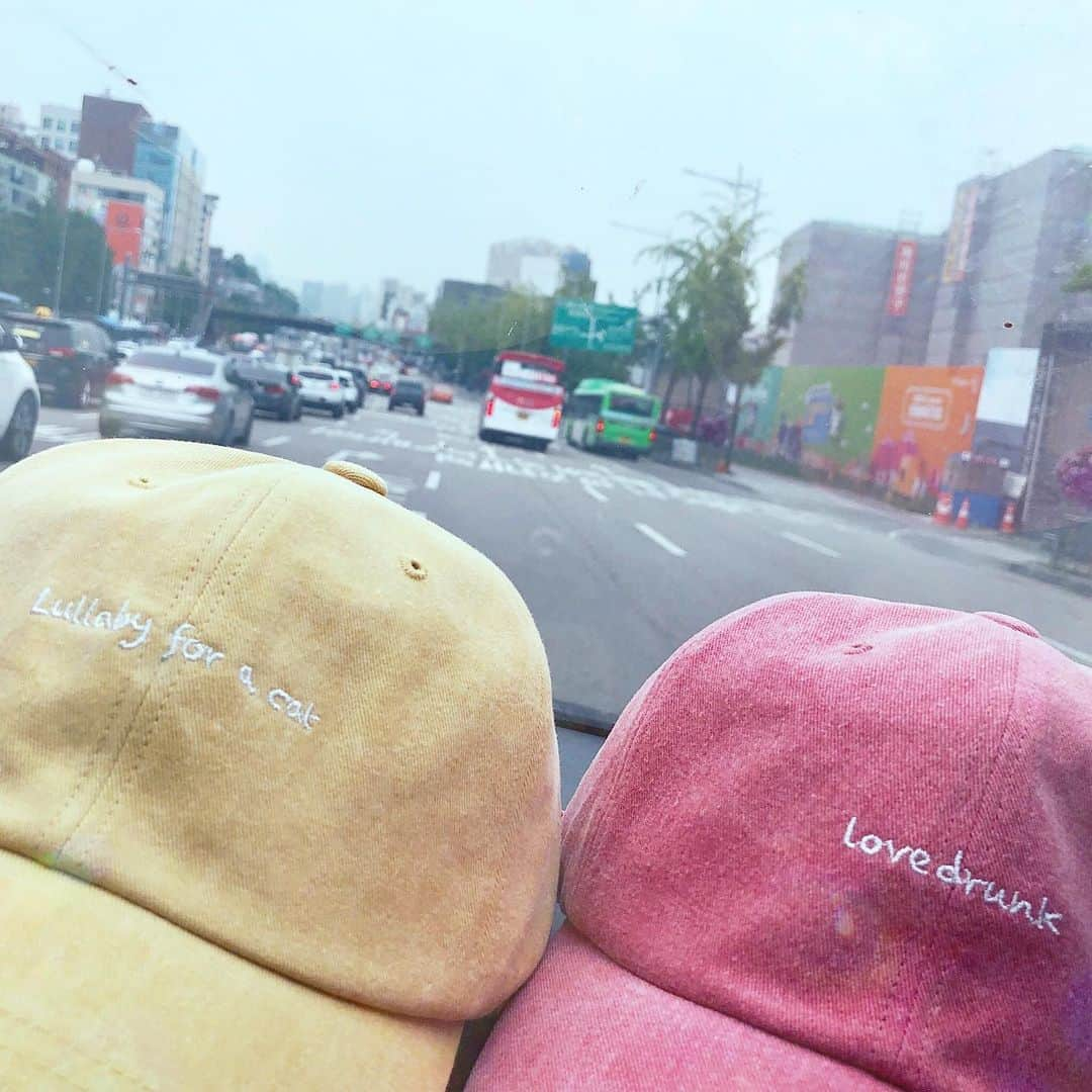 TABLO さんのインスタグラム写真 - (TABLO Instagram)「쓰라가 차에 뭘 두고 갔네요. 혹시... 🤔 Mithra left something in our van. Are these... 🤔 #스포요정 #곧쓰라에게전화오겠지 #그러니까이런거아무데나두고다니지마 #쓰라는만들고저는스포하죠 #에픽하이콘서트 #현재상영중2019」6月26日 12時02分 - blobyblo