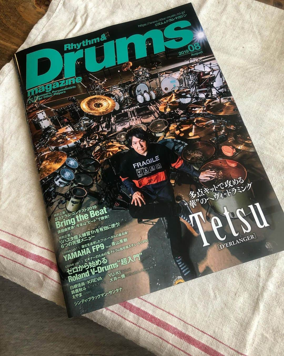 DUTTCHさんのインスタグラム写真 - (DUTTCHInstagram)「Drum magazine最新号で、  表紙になってるTetsuさんへのコメントに 載せて頂きました。  感謝。  #tetsu #drummer #derlanger」6月26日 12時11分 - uzmkduttch