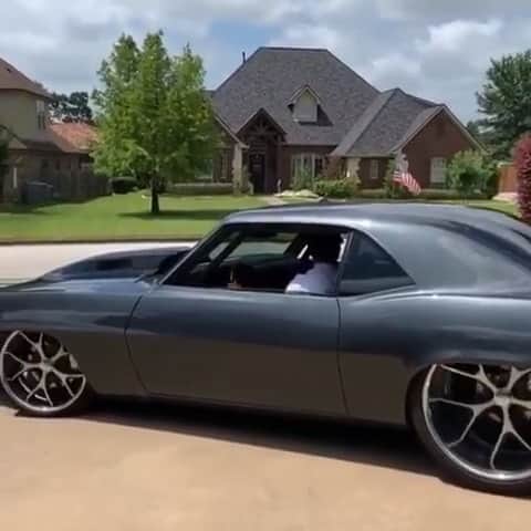 ファンクマスター・フレックスのインスタグラム：「Register your vehicle now for #FlexFest @flexfestofficial !!!!! Vid via: @luiscorrea31 ( #69camaro sounding mean )」