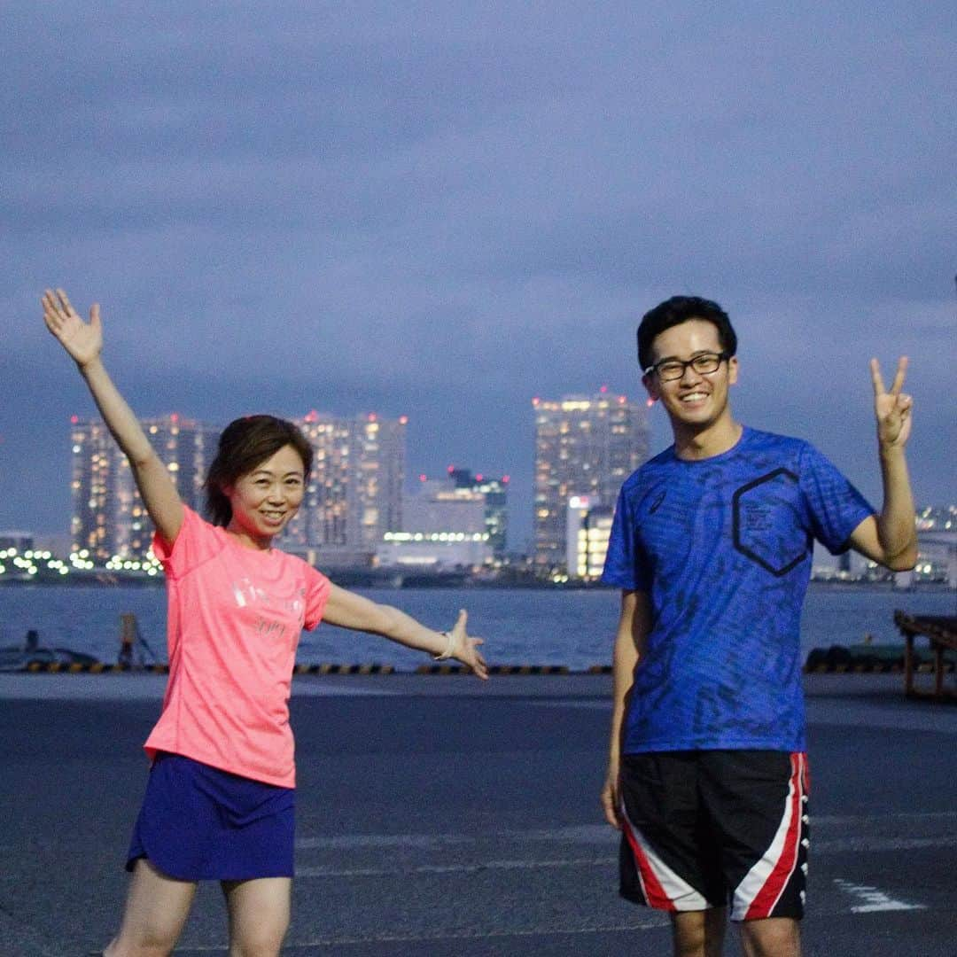 run+さんのインスタグラム写真 - (run+Instagram)「#スカロケランニング部 #6月の定例ラン 8月のイベントの試走も兼ねて #レインボーブリッジラン いつもの品川ランキューブからじゃなく浜松町のアジュール竹芝から♪ 走った後に18Fの温泉&ジャグジーで極楽気分♨ そしてステーキ重！あー走ってて良かったー！！ 仕事の後にこんなお楽しみが待ってるなんてね😍 ・ #スカイロケットカンパニー はラジオの中の会社 #東京FM 80.0 月曜－木曜毎17:00-19：52 公式サイト https://www.tfm.co.jp/sky/ APP 【ラジコ】タイムフリーで24時間OK📻 #SkyrocketCompany #tokyofm #tfm #ラジオ #ラジオラバー #RadioLover #スカロケランニング部 はリスナー社員で結成したランニング部 入部はスカロケリスナー社員であることのみ！ 毎月ゆるっと定例ランやってます👟✨ 今までの様子は #スカロケランニング部 で検索 入部はダイレクトメッセージにて、お待ちしてます🙋 ＊＊＊非公式グループなので秘書は来ません＊＊＊ ・ #街ラン #街RUN #ゆるラン #仕事の後に走る #夕方ラン #ランニング #ラン #街ランの楽しみ方 #RunLovesLife #東京夜景 #TOKYO #レインボーブリッジ #ランニング女子 #ハシリマスタグラム #走るひと」6月26日 12時18分 - runplus