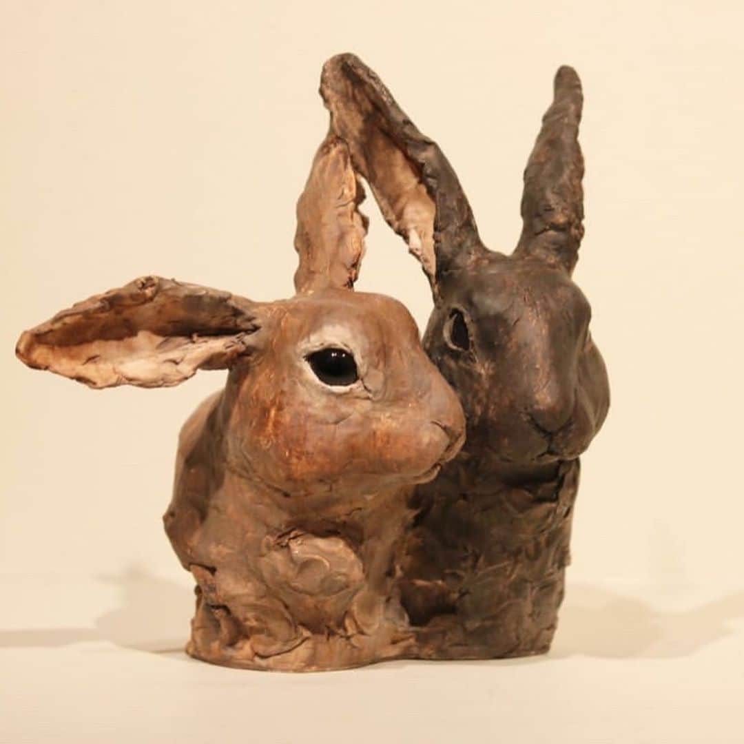 小島瑠璃子さんのインスタグラム写真 - (小島瑠璃子Instagram)「🎨 うちの2匹のウサギが アートになりました💕 そっくりだけど、似てる だけじゃなくて芸術的。 嬉しいー。 キナの耳の角度とか そっくりです。」6月26日 12時28分 - ruriko_kojima