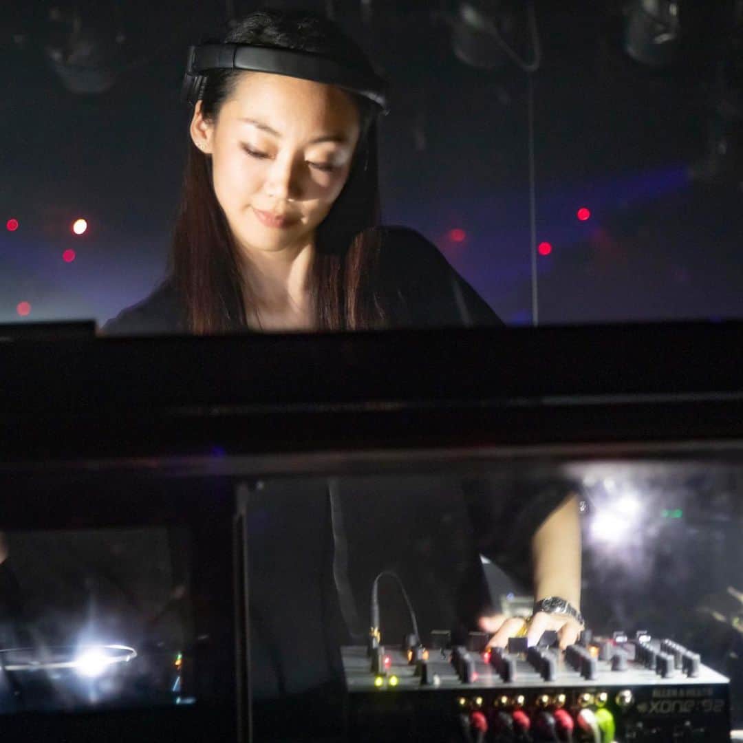 DJ Yummyのインスタグラム：「この前のVISION🧿👅🧿爆音で綺麗目 #progressivehouse を沢山かけられてとても楽しかったな。ありがとうございました🌟🌲🌟7/12のWombもプログレやります。 photo @hideyuki.uchino_nightclub #housedj#party#visiontokyo#dj#djlife#housemusic#aarrss」