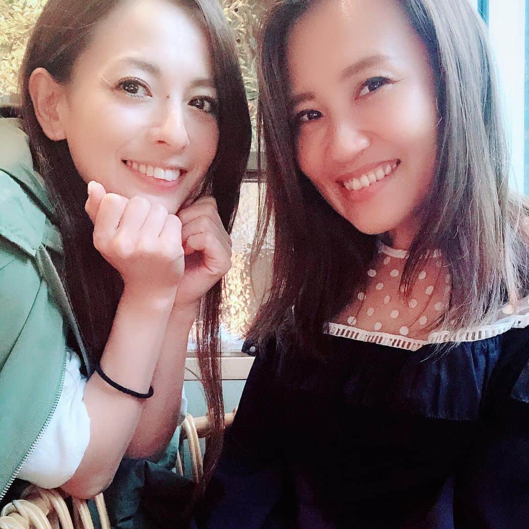 のインスタグラム：「@keikomasuyama  パワーみなぎる♡ますケイちゃん エネルギッシュなオーラ☆全開〜〜 魅力溢れる彼女といると…  何か面白いことがやりたい‼︎と ワクワク想像力が膨らんできます♡  しばらく、 目の前の仕事の課題にばかり向き合っていたので  もっと広い視野で挑戦できる目標に向かおうっ！ そんな刺激をたっぷりいただきましたぞ  #魅力的な女性  #憧れスタイル #日々を楽しむ仕事 #小さな体から溢れ出るパワーの凄さ  #女子力 #行動力 #発想力 #惹きつける個性 #巻き込む力 #人間力 #photography #instagood #photooftheday #selfie #friends #powergirls #funtimes #goodfeelings」