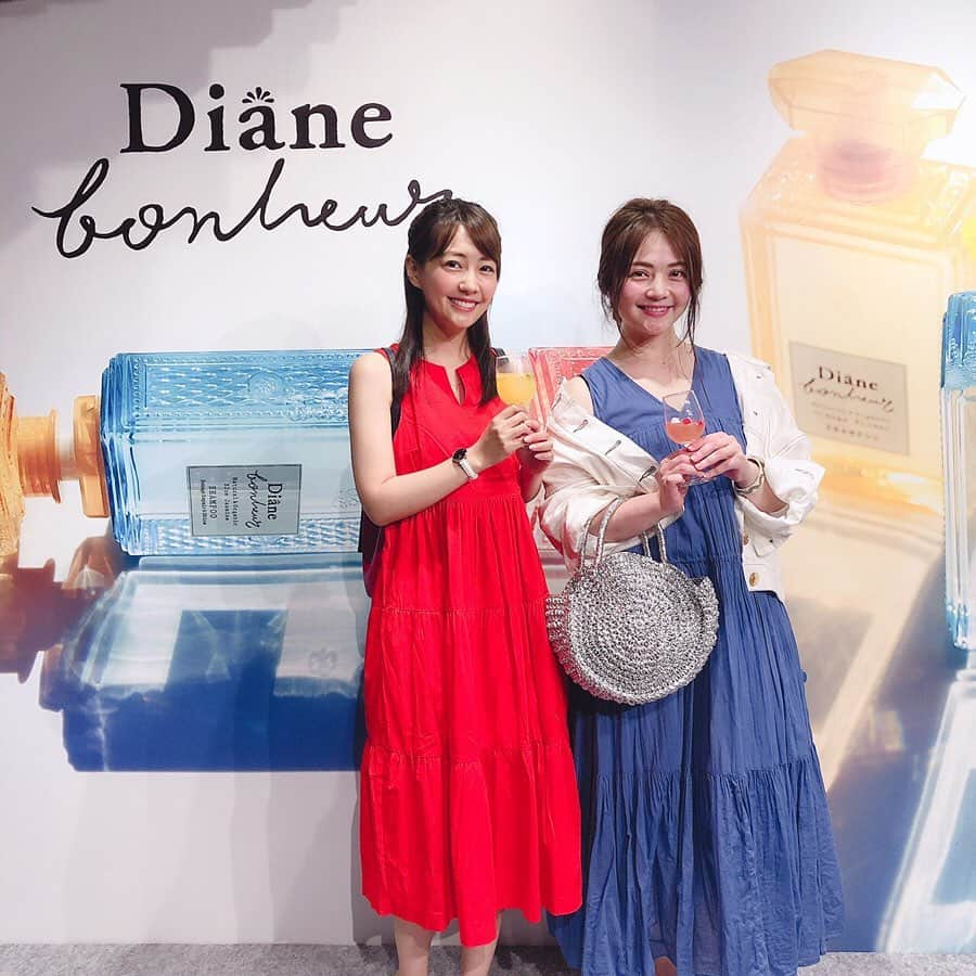 大井智保子さんのインスタグラム写真 - (大井智保子Instagram)「"Diane Bonheur"のコンセプトカフェ、 #ボヌールカフェ が神宮球場のすぐ近く、Royal Gardencafe 青山とのコラボでオープン🥞💙 . ちかちゃんに誘ってもらって、 レセプションパーティーに遊びに行かせてもらいました🤗💐 ドレスコードの１つ、ブルージャスミンで青いワンピースにしたよ👗 ちかちゃんは絶対赤だと思ったからかぶらないようにね❤️ . Diane Bonheurをイメージした、お料理とスイーツとドリンクが楽しめます🥗🍹 ローズカラーの、たらこクリームスパゲティがおいしすぎました🤤🍝 期間限定みたいなので、お早めにぜひ😍 神宮球場の前後に最高の場所見つけましたーー⚾️ . #ootd #ootdfashion  ワンピース... @beams_official #beams ジャケット… @unrelish_official #unrelish #アンレリッシュ バッグ… @casselini_official #casselini . #ボヌールカフェ#Bonheurcafe #dianebonheur #ダイアンボヌール #シャンプー #オーガニックシャンプー #カフェ #cafe #青山カフェ #神宮球場近く #青山レストラン  #外苑前 #外苑前カフェ #外苑前レストラン #コラボカフェ #パンケーキ #パスタ #サラダ #royalgardencafe青山 #ロイヤルガーデンカフェ青山 #期間限定」6月26日 12時56分 - chihokoi