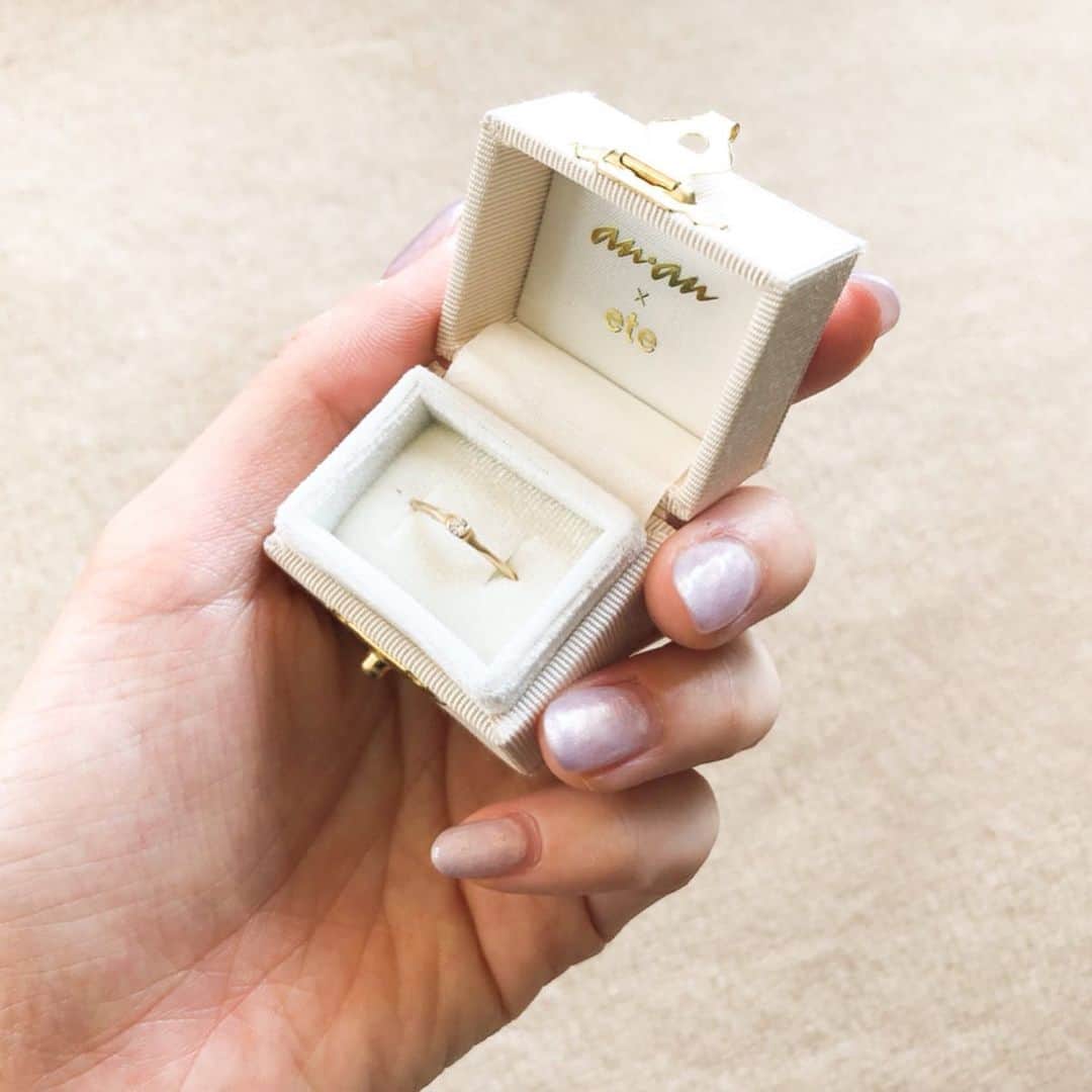 エテさんのインスタグラム写真 - (エテInstagram)「anan × ete﻿ 《Collaborated Pinky Ring》﻿ ﻿ "私らしく"頑張るあなたを輝かせる。﻿ ﻿ 雑誌"anan"とのコラボジュエリーは、﻿ 幸運を運んでくれる、大人ピンキーリング。﻿ ﻿ "真実" "選択" "愛"を表現した、3つのデザイン。﻿ デザインやキーワードはもちろん、﻿ 直感で選ぶのもおすすめ。﻿ ﻿ ピンキーリングだけの小さなお部屋をイメージした﻿ 限定ボックス付きです。﻿ ﻿ #ete #エテ #anan #collaborated﻿ @anan_mag」6月26日 12時49分 - ete_official