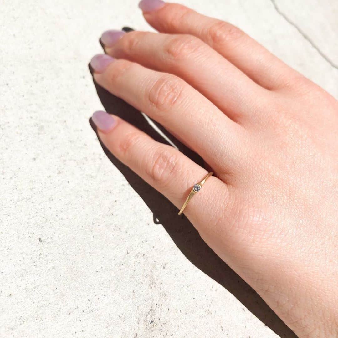 エテさんのインスタグラム写真 - (エテInstagram)「anan × ete﻿ 《Collaborated Pinky Ring》﻿ ﻿ "私らしく"頑張るあなたを輝かせる。﻿ ﻿ 雑誌"anan"とのコラボジュエリーは、﻿ 幸運を運んでくれる、大人ピンキーリング。﻿ ﻿ "真実" "選択" "愛"を表現した、3つのデザイン。﻿ デザインやキーワードはもちろん、﻿ 直感で選ぶのもおすすめ。﻿ ﻿ ピンキーリングだけの小さなお部屋をイメージした﻿ 限定ボックス付きです。﻿ ﻿ #ete #エテ #anan #collaborated﻿ @anan_mag」6月26日 12時49分 - ete_official