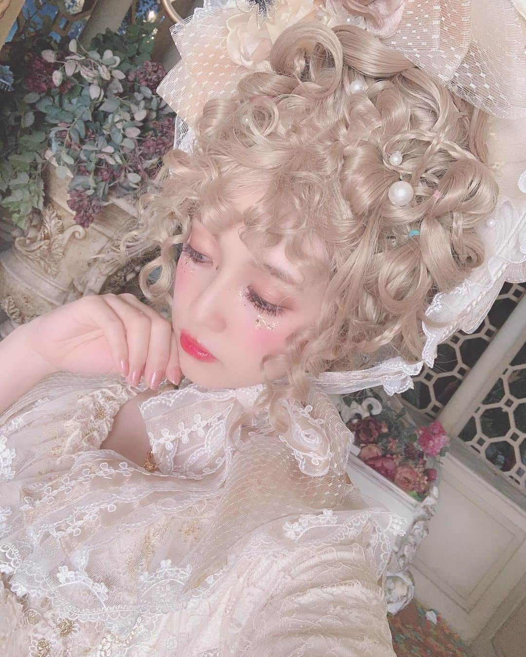 青木美沙子さんのインスタグラム写真 - (青木美沙子Instagram)「金髪迫力がある❣️ #撮影 #ロリータファッション」6月26日 12時57分 - misakoaoki