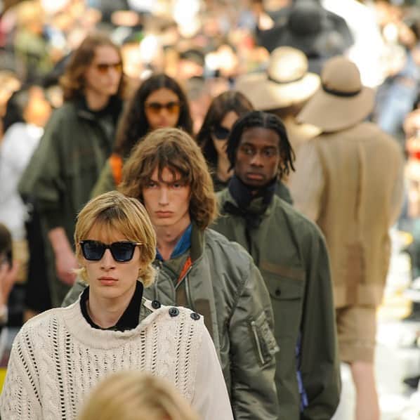 のインスタグラム：「Sacai 2020SS Mens Collection  #sacai #pfw #paris #fashionweek #menswear #fashion #style #パリ  #メンズ #ファッションショー #パリコレ @kotsuchiya」