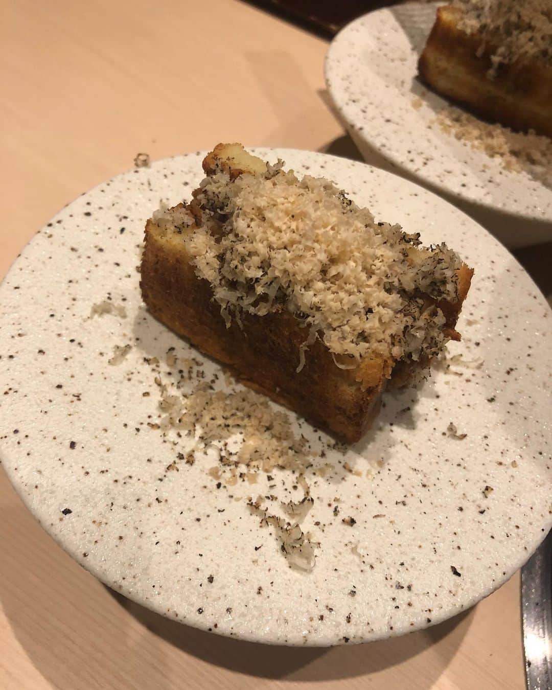 佐野真依子さんのインスタグラム写真 - (佐野真依子Instagram)「昨日は西麻布けんしろうでERIMIKAお誕生日おめでとう 焼肉dinner🥩 特別な日にぴったりな お店けんしろう🥂 美味しいお肉と 上品なコースのお料理❤︎ ひさしぶりに4人で集まれて 楽しかった👯‍♀️👯‍♀️ @nishiazabu_kenshiro」6月26日 13時08分 - sanomaisanomai