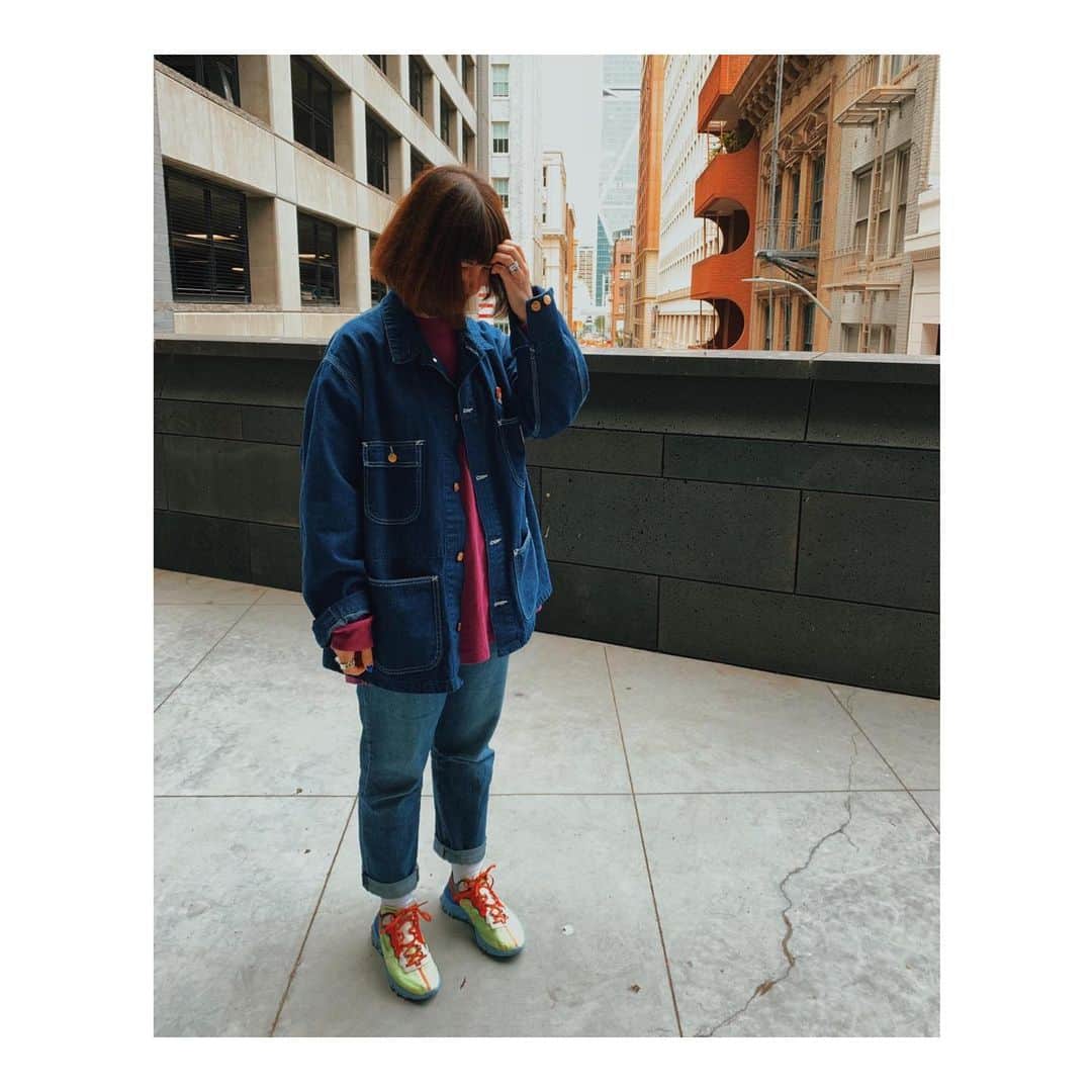 Melissa Santiagoのインスタグラム：「🖼 🎨 #sfmoma 📸: @bulius . . . . . . . Shoes: #Undercover #nikereactelement87  Jeans & shirt: #UNIQLO  Jacket: #carhartt」