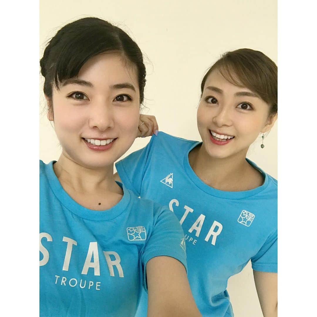 逢月あかりさんのインスタグラム写真 - (逢月あかりInstagram)「昨日は最後のお稽古だったので、みゆさんと運動会の時の星組Ｔシャツで😆✨ . . 偶然にもサミーさんも同じ色のジャケットで星組3人揃いました❣️ . 嬉しい〜😊 . 28日の初日に向けて頑張ります✨ #おそろい #星組#Ｔシャツ #宝塚og #新百合ヶ丘 #レビューショー #千珠晄  さん #空乃みゆ さん」6月26日 13時42分 - akari.ouzuki