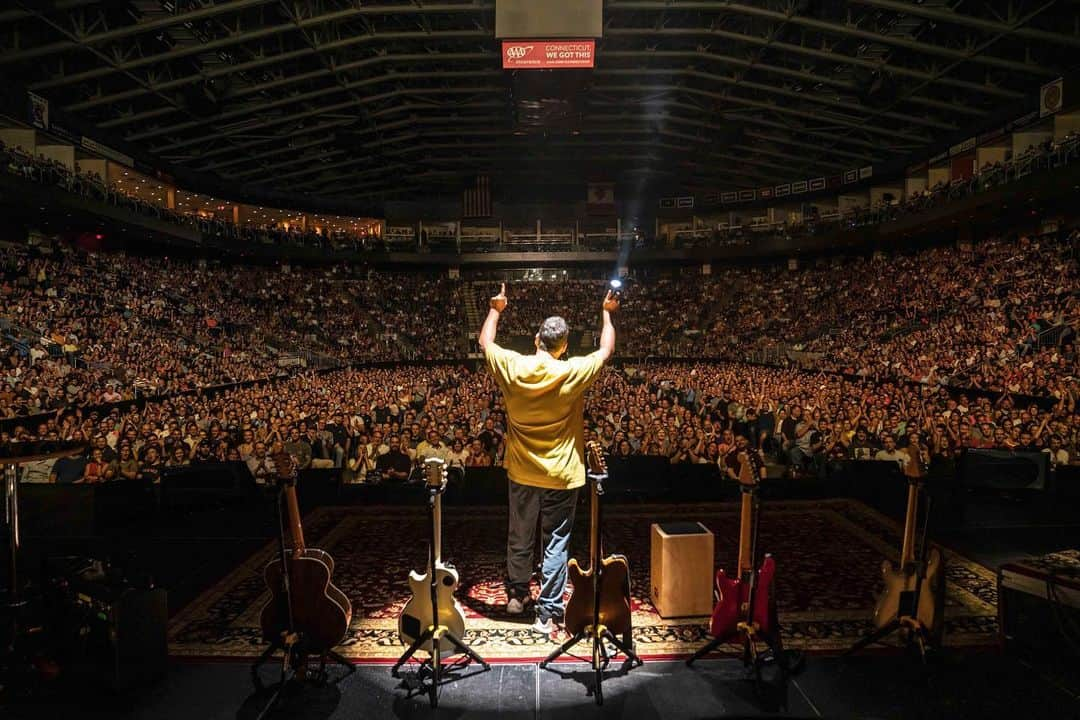 アダム・サンドラーさんのインスタグラム写真 - (アダム・サンドラーInstagram)「Won’t forget you guys, Bridgeport! Had a blast! Thanks to Dan Patrick and the Danettes for coming and KJ for killing! @websterbankarena」6月26日 14時01分 - adamsandler