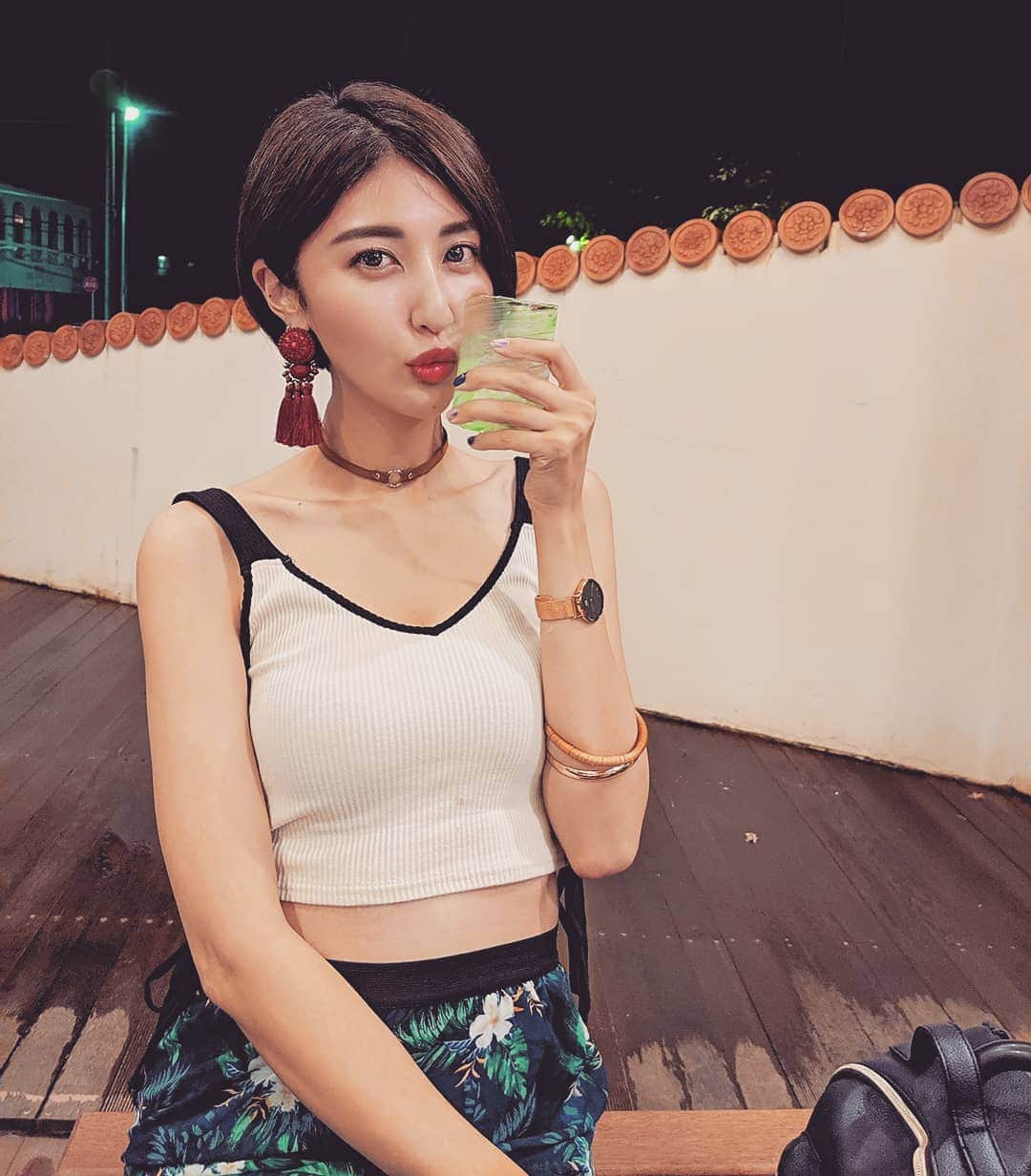 Lisaのインスタグラム：「. 初めて沖縄に来てます💓 . 今日は雨で島行く予定だったけど 行けなくなっちゃって残念😞 . とりあえず泡盛は嫌いです。笑 #沖縄#沖縄旅行#泡盛#無理#旅行#instamag#okinawa#instalove」