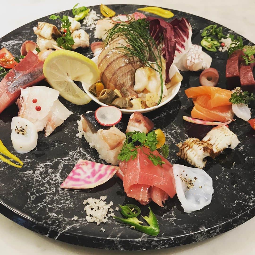 魚金さんのインスタグラム写真 - (魚金Instagram)「TAVERNA UOKIN 歌舞伎町の『海の幸のカルパッチョ』特にオリーブを使ったタプナードソースが刺身と相性抜群！ちなみに¥980(税抜)です。この究極のカルパッチョが何と『日曜月曜は半額』¥490(税抜)で食べられます。 #歌舞伎町#タベルナ#新宿#イタリアン#UOKIN#魚金#カルパッチョ#タプナードソース」6月26日 14時14分 - uokin_koho