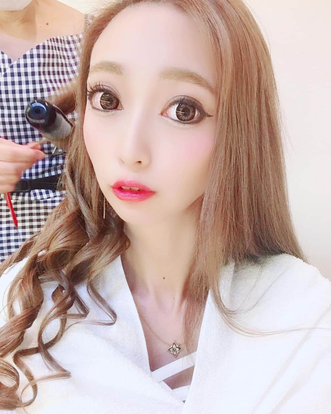 優姫ゆいなさんのインスタグラム写真 - (優姫ゆいなInstagram)「・ ・ ヘアメしてもらってる時気持ちよくてウトウトする時あるよね💗 ヘアメできる人ってほんとすごいよなー😍💕 ・ ・ #東京#六本木#新宿#歌舞伎町#名古屋#栄#錦#岐阜県#岐阜市#柳ヶ瀬#多治見市#キャバクラ#キャバ嬢#love#お酒#アルコール#follow#Instagram#ゆいな#優姫ゆいな#コスプレ#レイヤー」6月26日 14時31分 - yuina_az